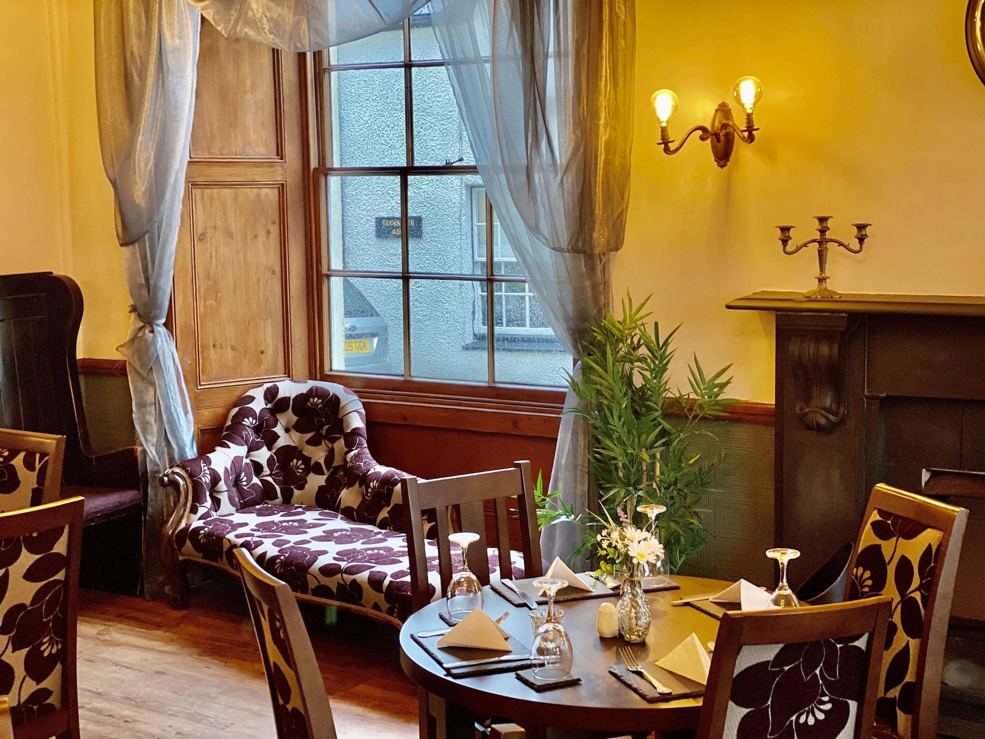 Restaurant The Hand Hotel Llangollen by Compass Hospitality