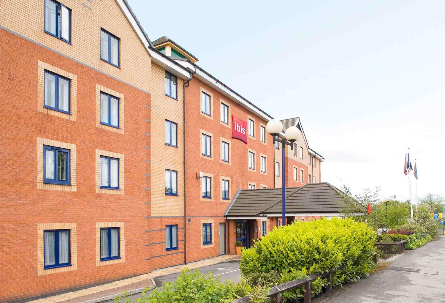 Vista Exterior ibis Chesterfield Centre – Market Town