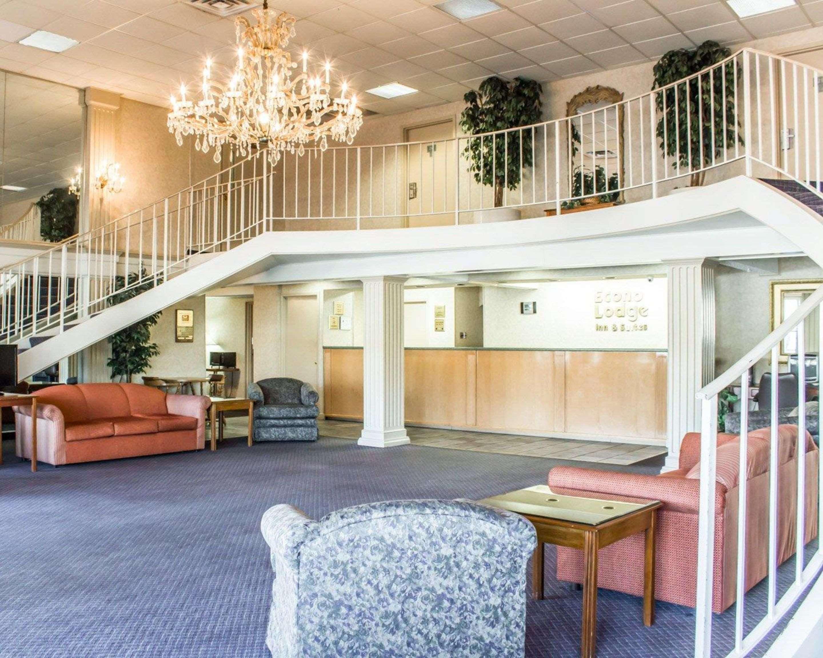 Vista Lobby Econo Lodge & Suites