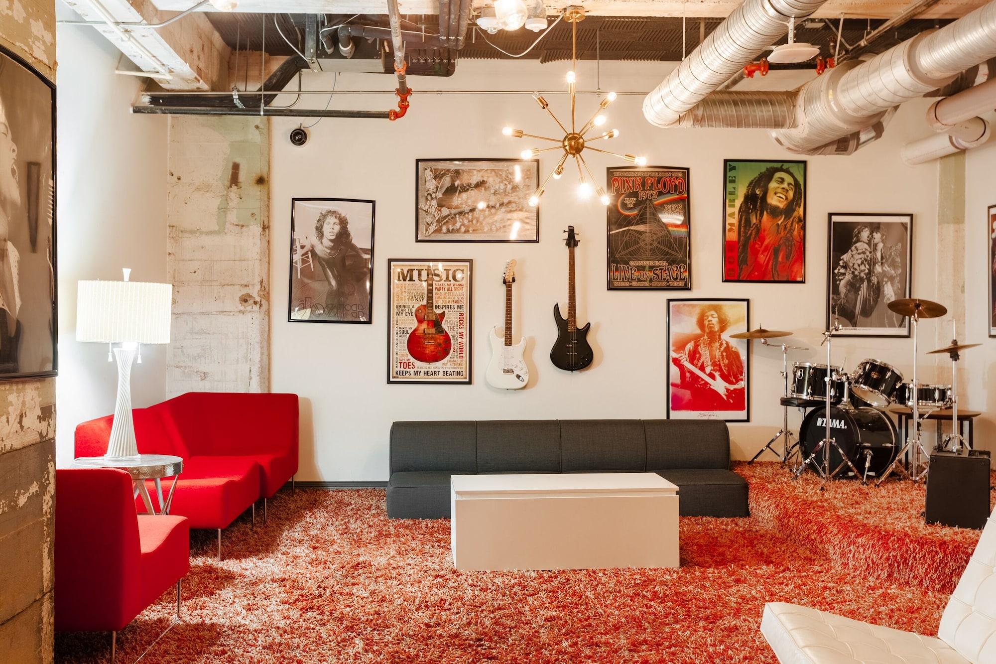Vista Lobby Sonder - Butler Brothers
