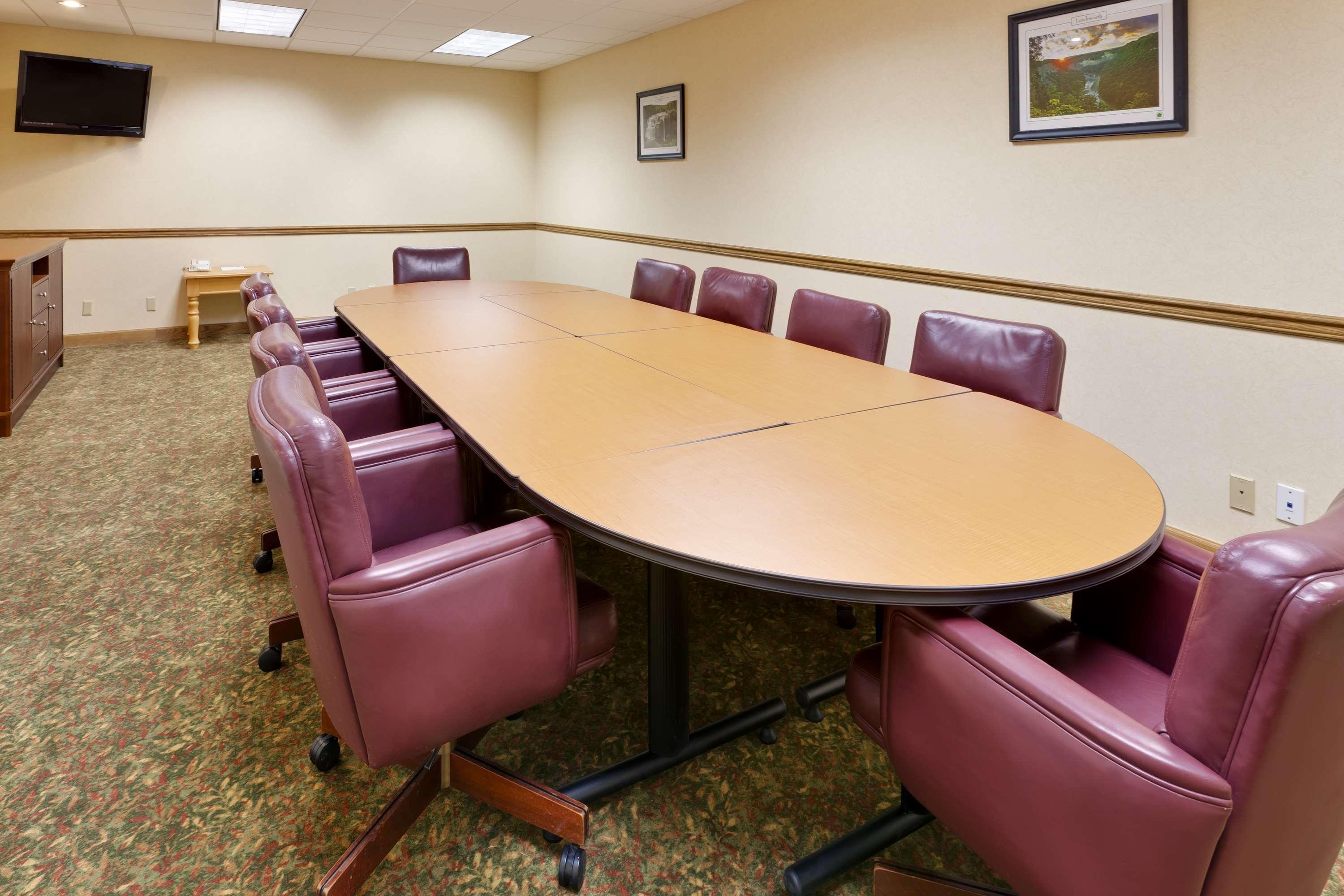 Centro de Negocios Country Inn & Suites by Radisson, Mount Morris, NY