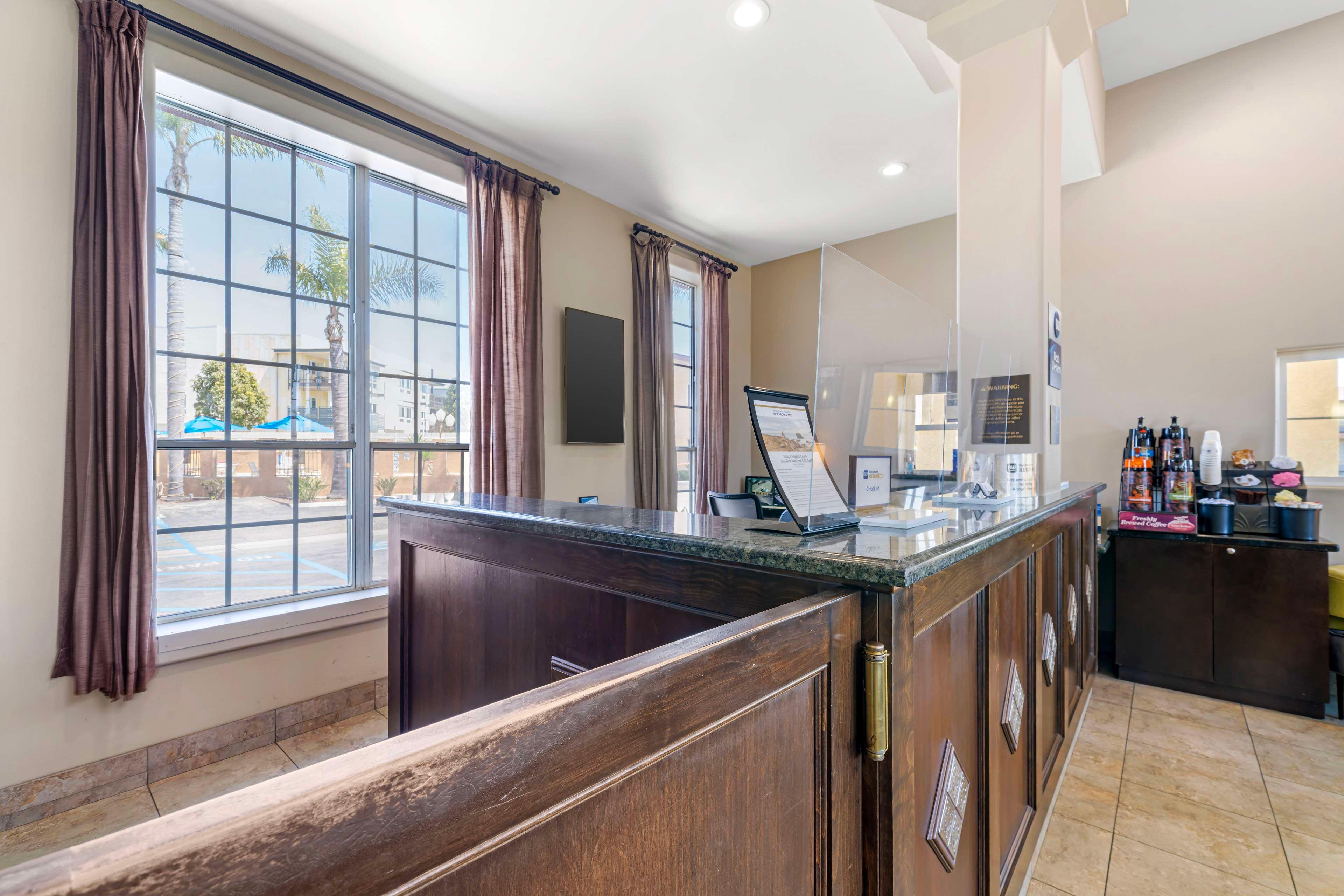 Vista Lobby Best Western Oxnard Inn