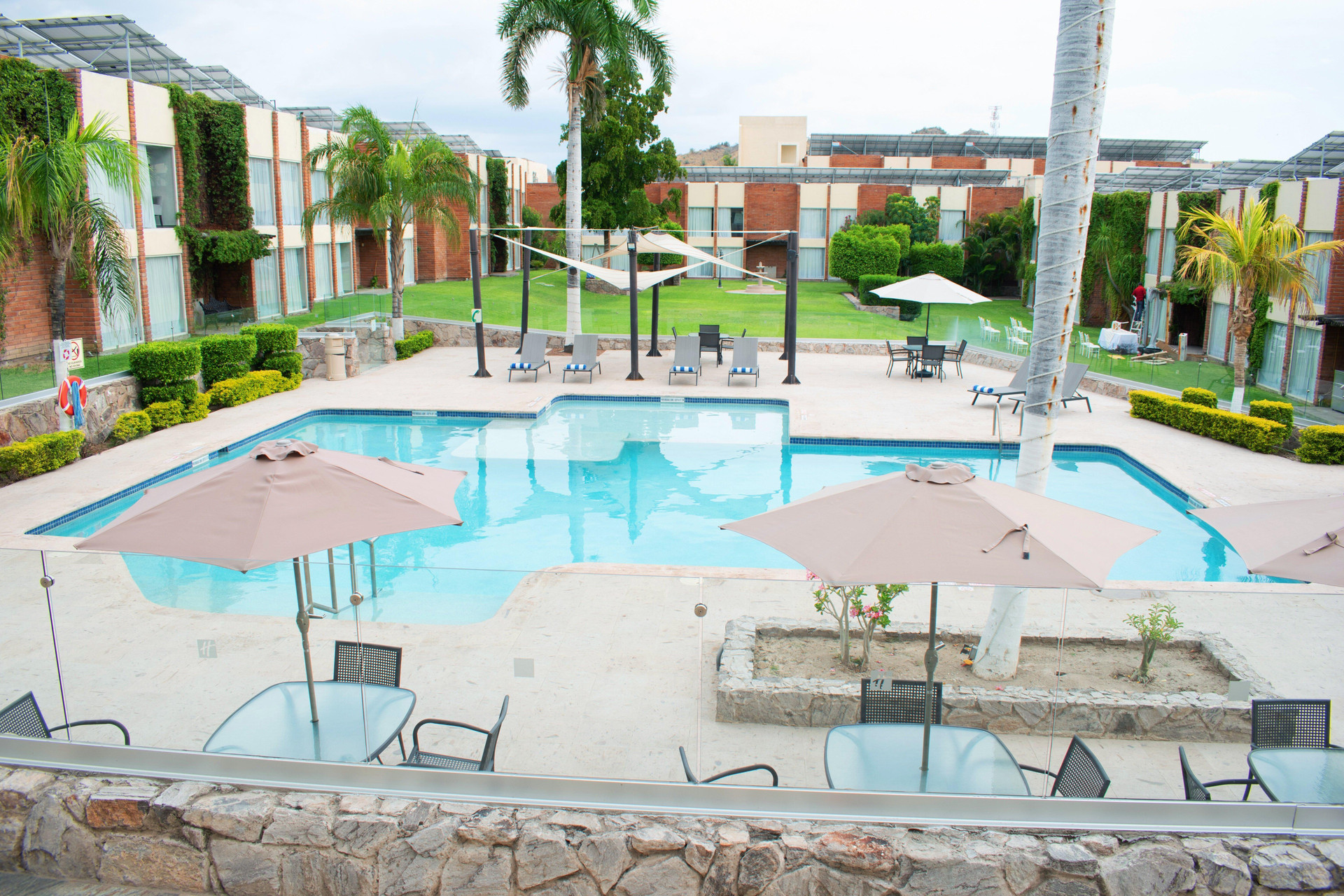 Vista da piscina Holiday Inn Hermosillo