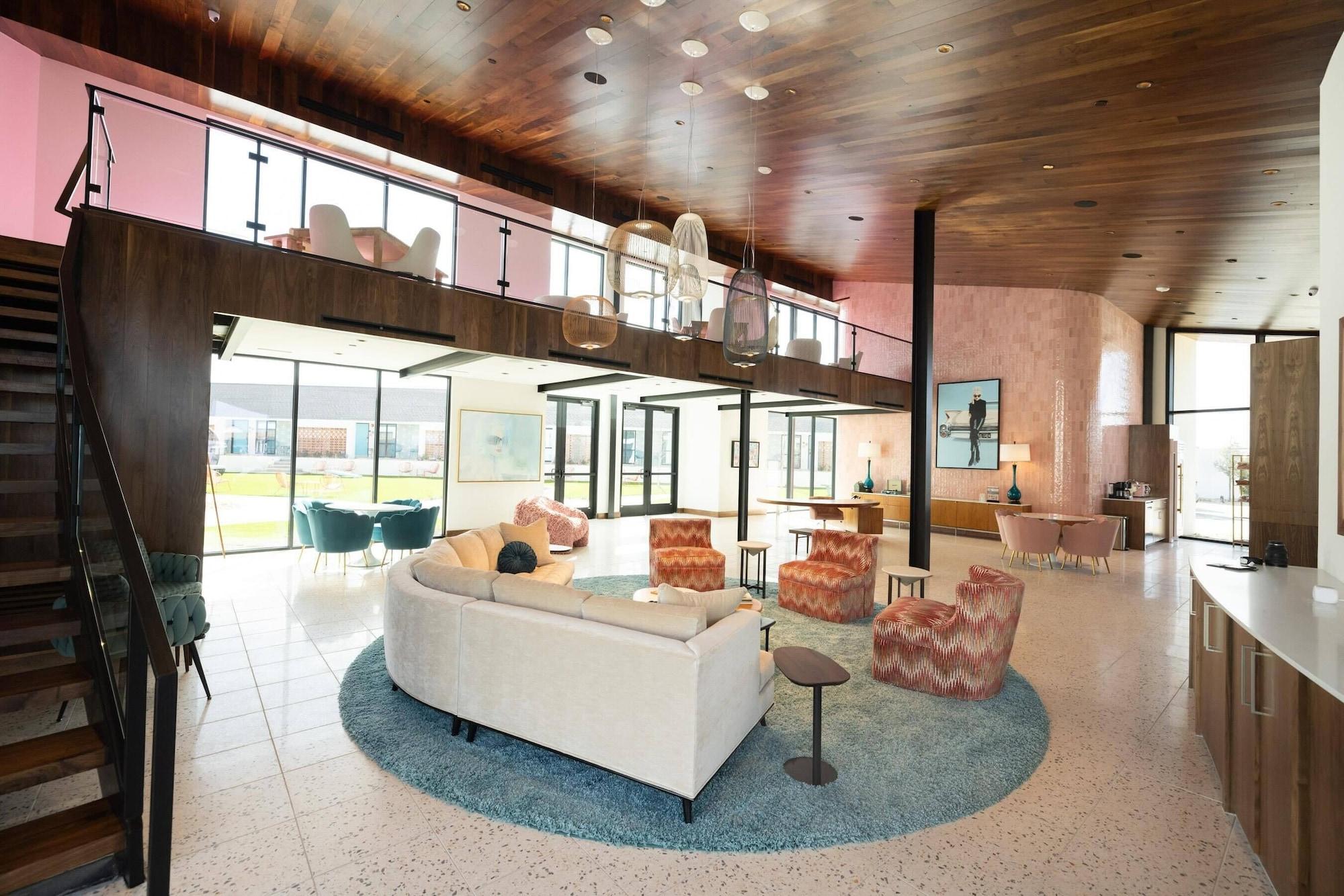 Vista Lobby Interstate Inn