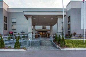 Alojamiento - Quality Suites Nashville Airport