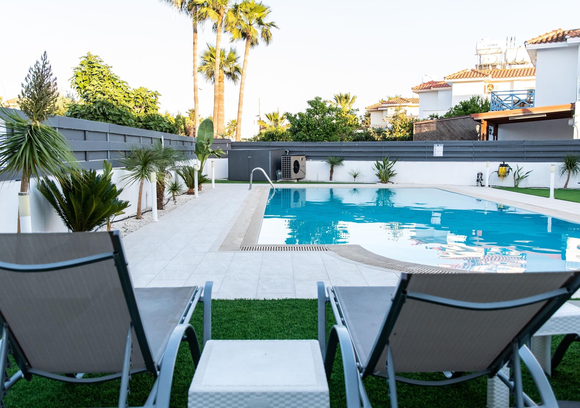 Vista Exterior Long Beach Gardens 1