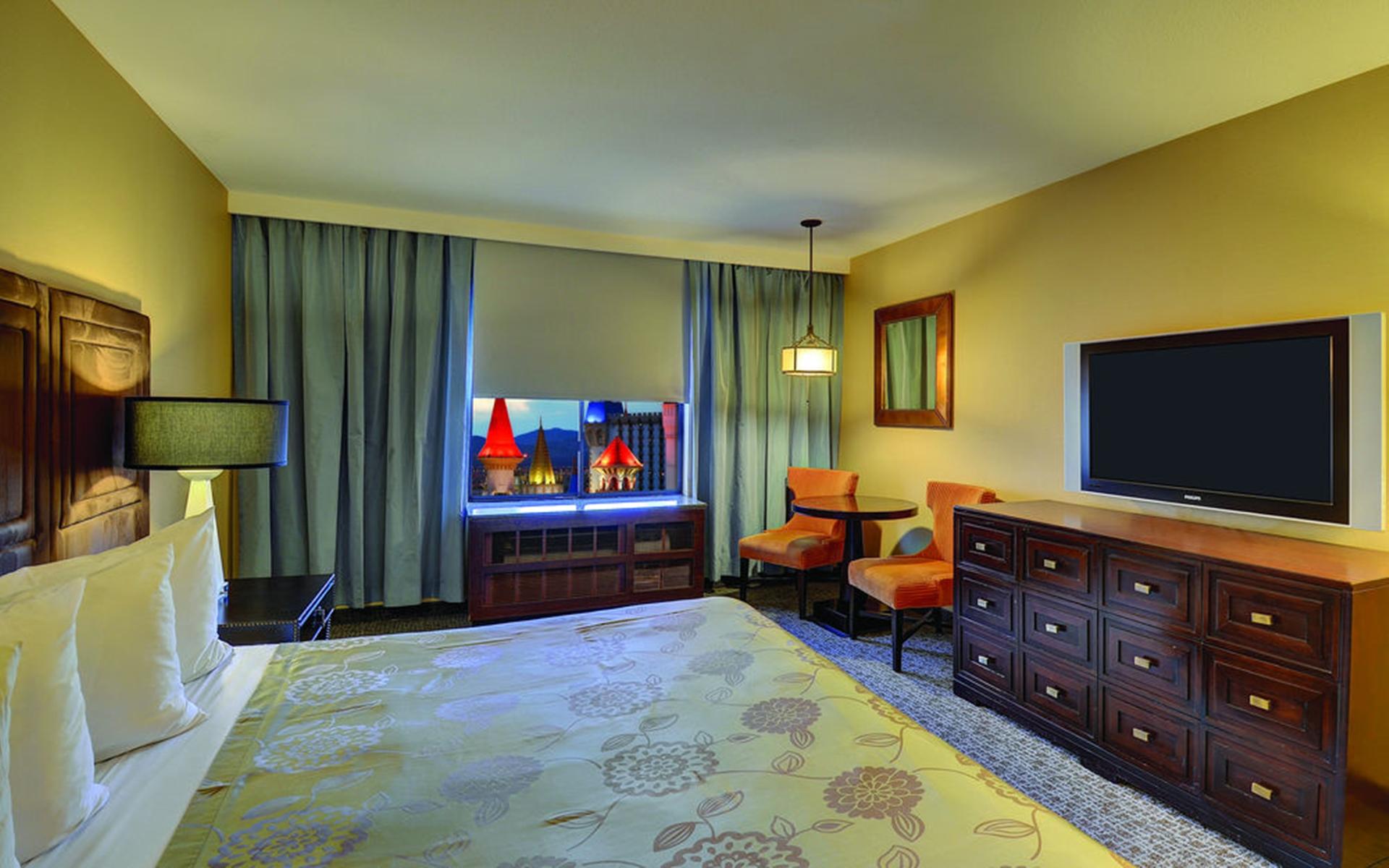 Guest room Excalibur Hotel Casino