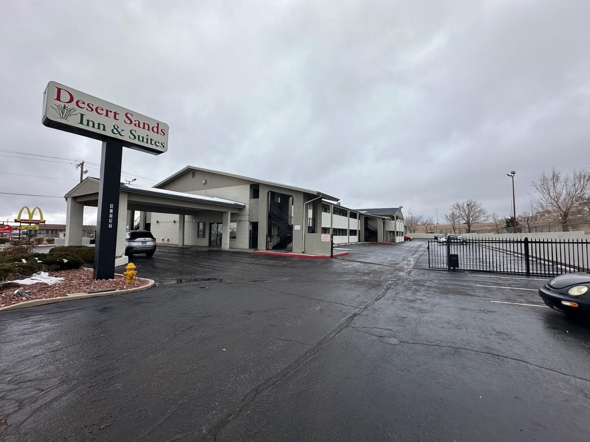 Varios Desert Sands Inn & Suites