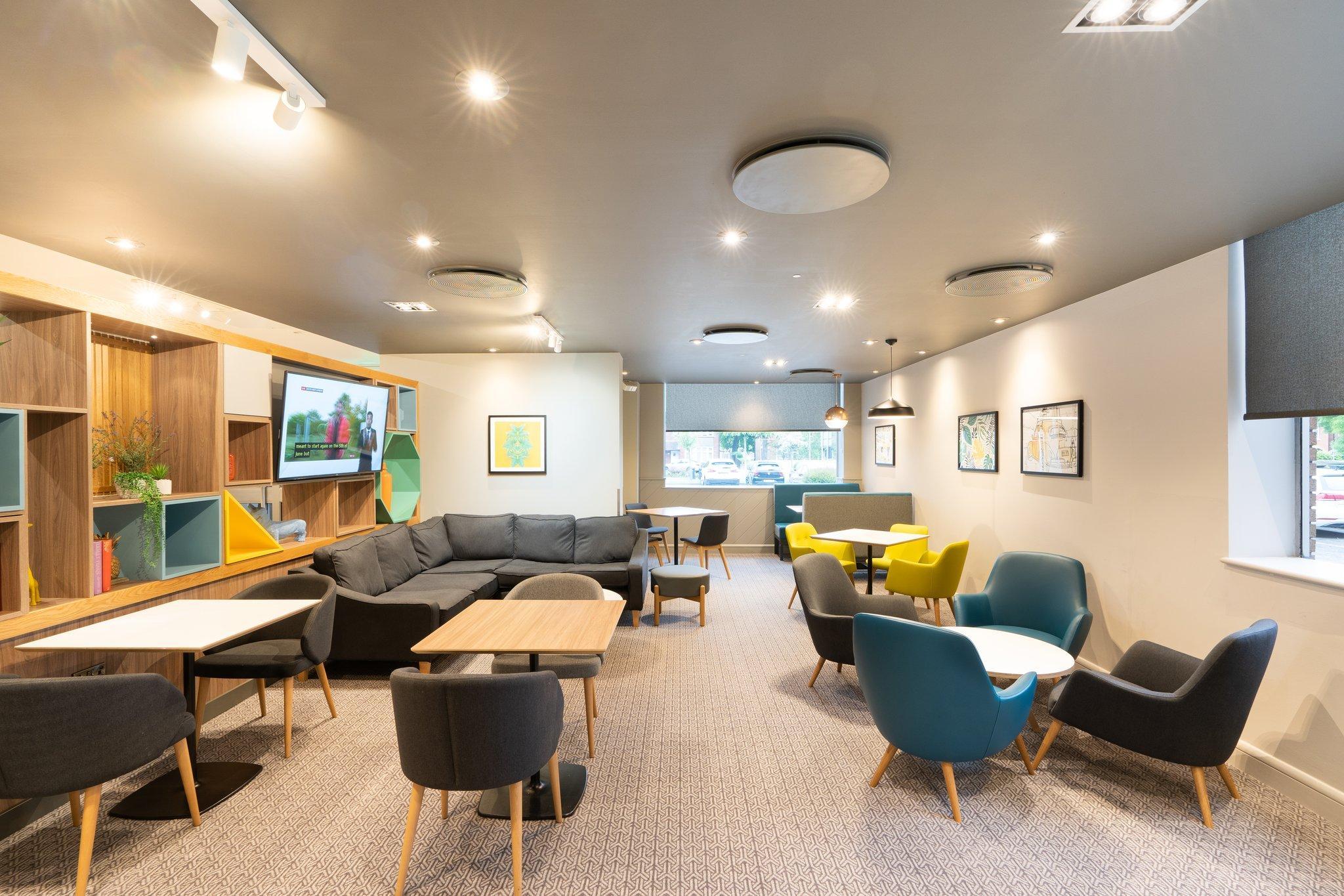 Vista Lobby Holiday Inn Southampton-Eastleigh M3, jct13 by IHG