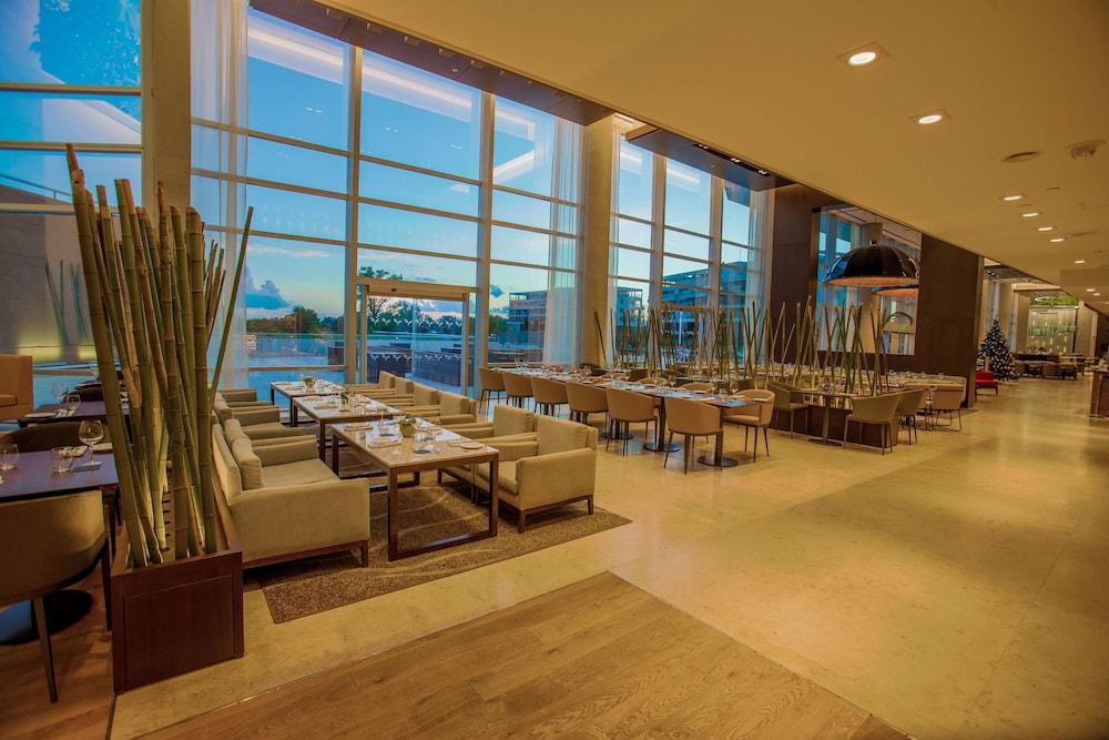 Restaurant Hilton Pilar