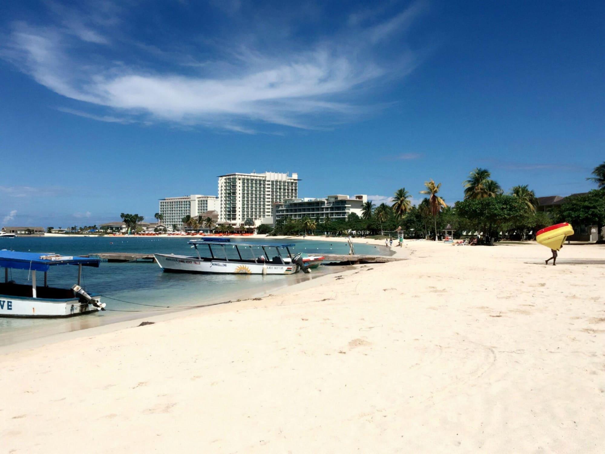 Playa Private 2 Bedroom Beachfront Penthouse Condo Ocho Rios, Jamaica