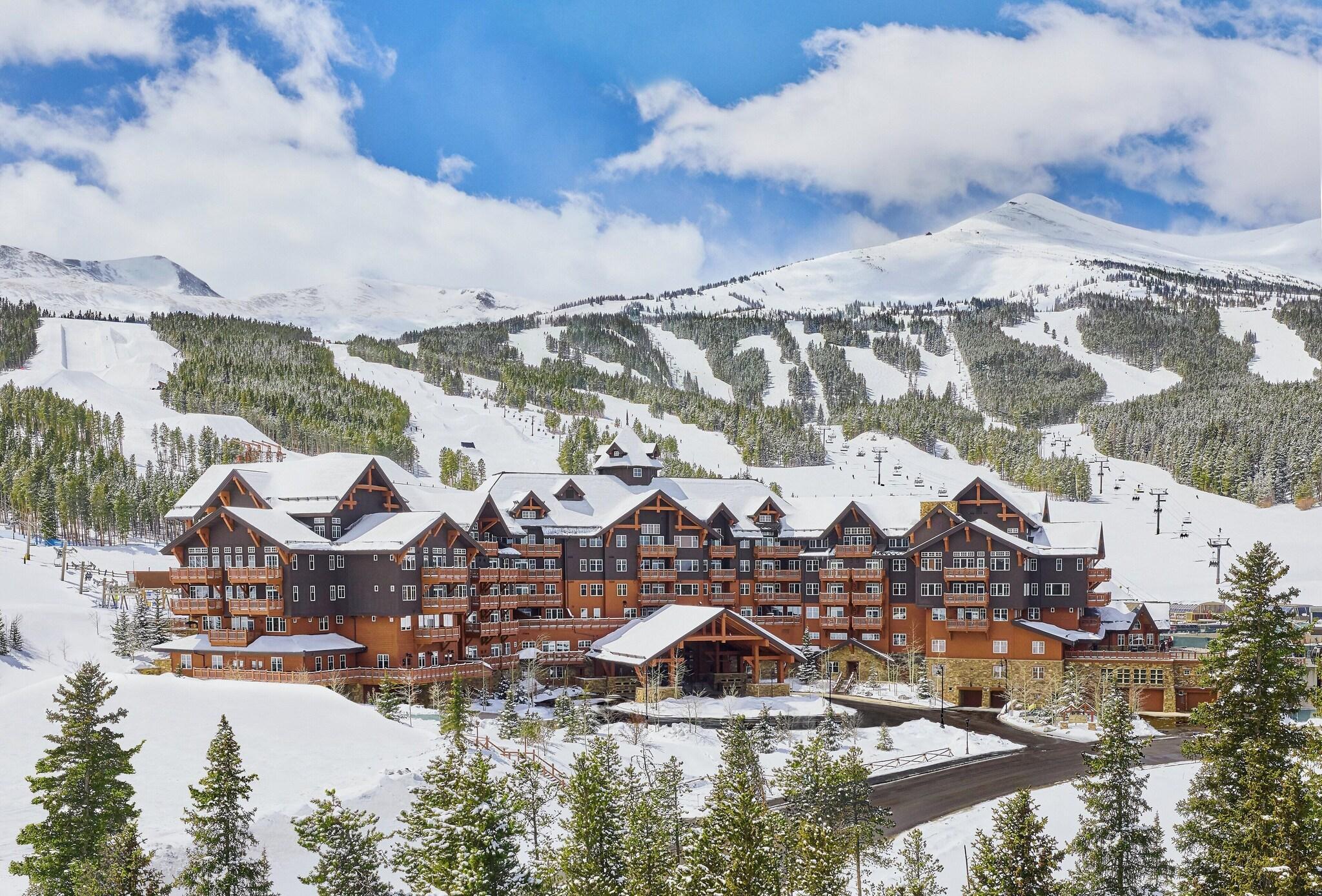 Vista Exterior One Ski Hill Place, A RockResort