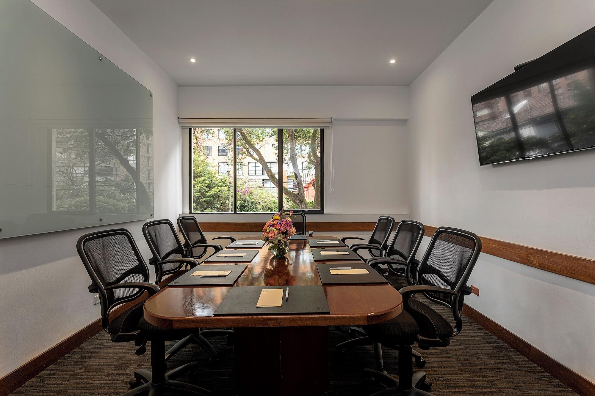 Sala de Reuniones Bh la Quinta- Suites