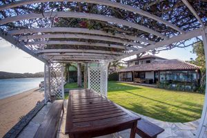 Alquiler Vacacional - Mansão Pé na Areia da Praia da Ferradura, composta por Cinco Suítes Por Luxury Rentals