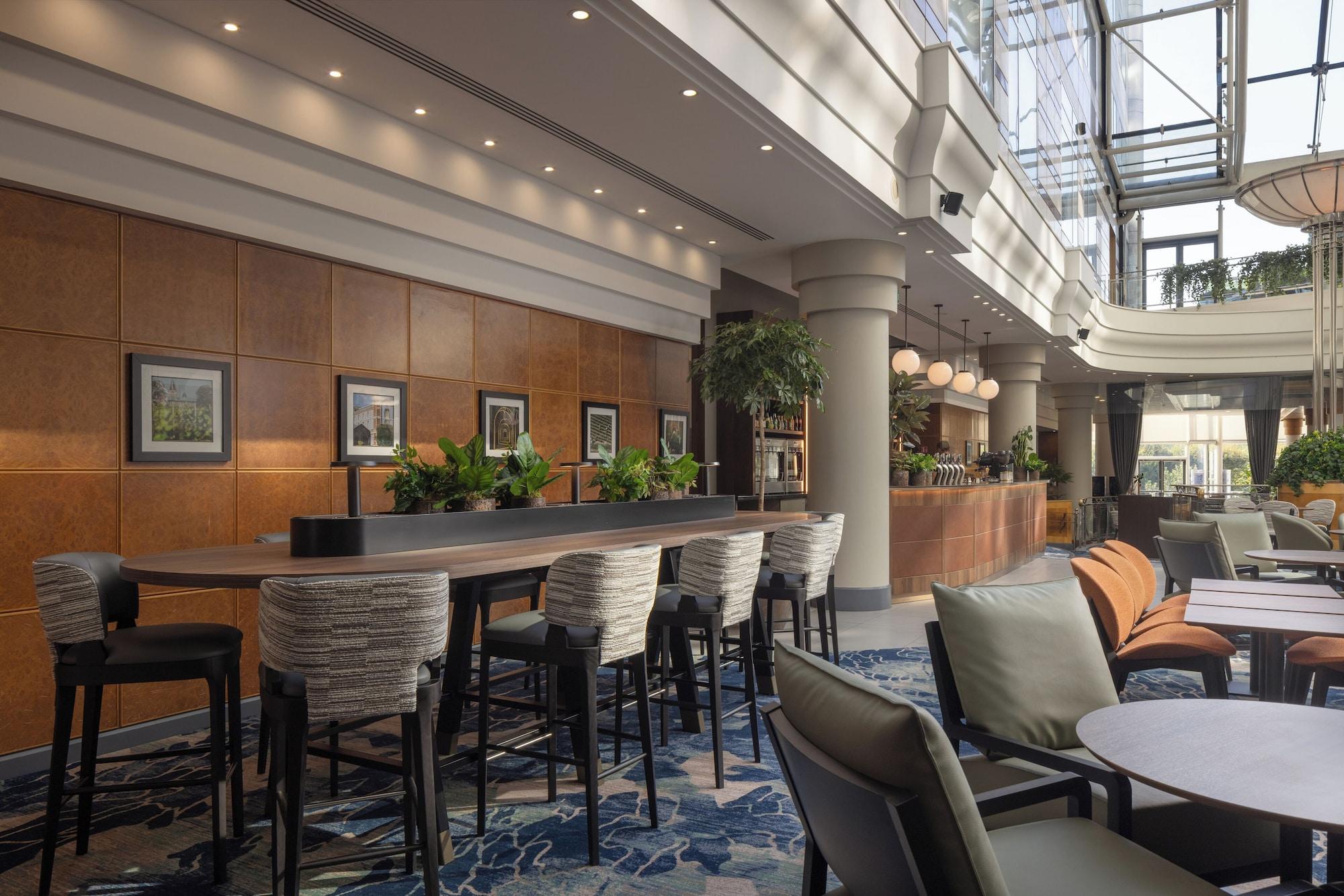 Bar/Salón Hilton Paris Charles de Gaulle Airport