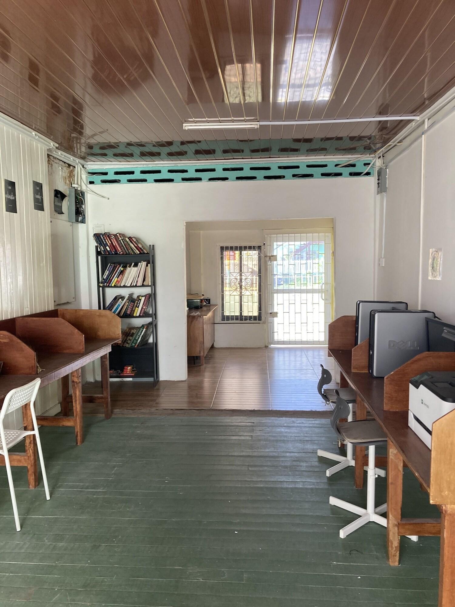 Vista Lobby Carris