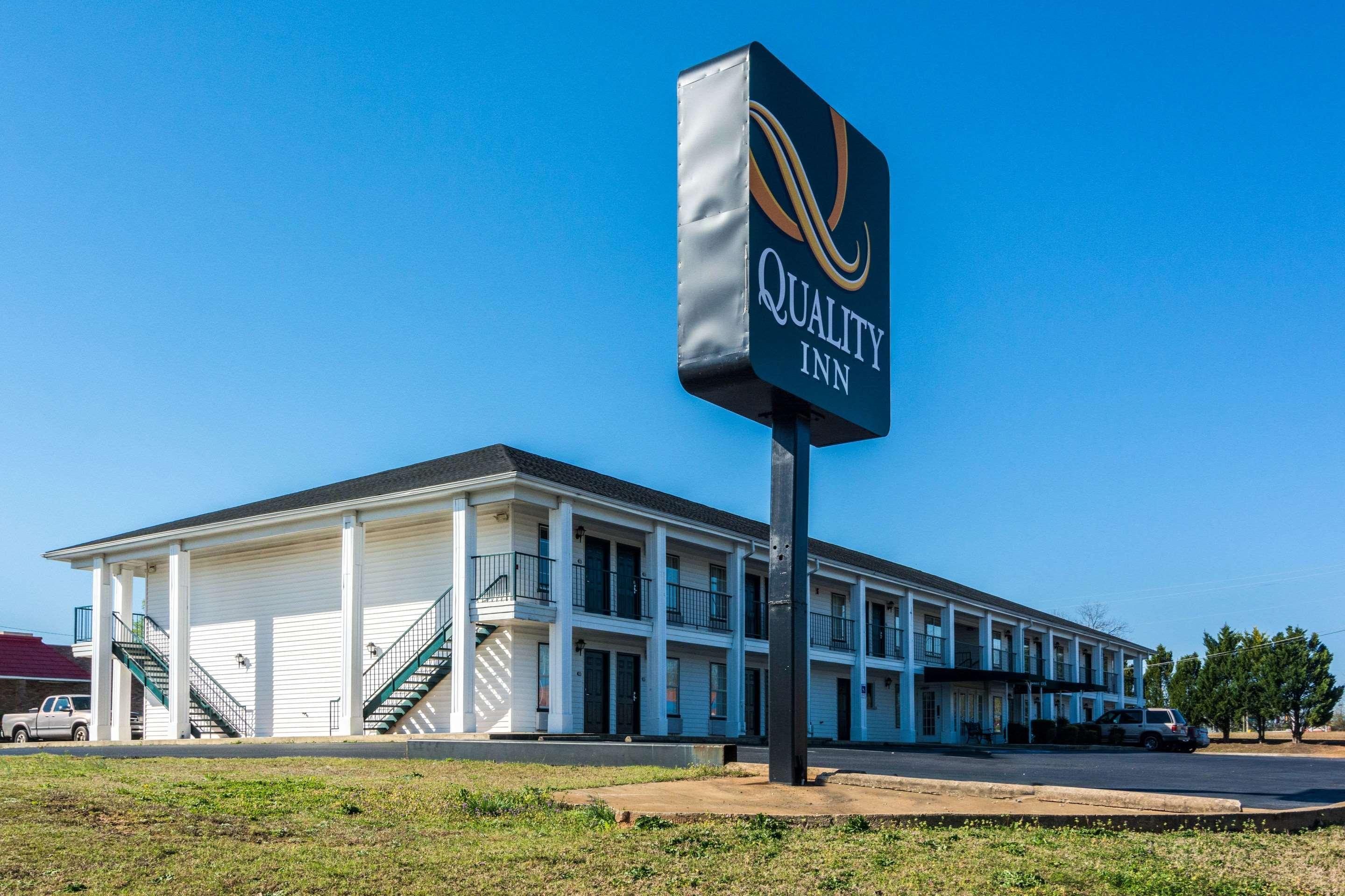 Vista Exterior Quality Inn Thomson Area