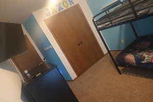 Alquiler Vacacional - Charming 3-bedroom house in peaceful Goddard with AC, WiFi