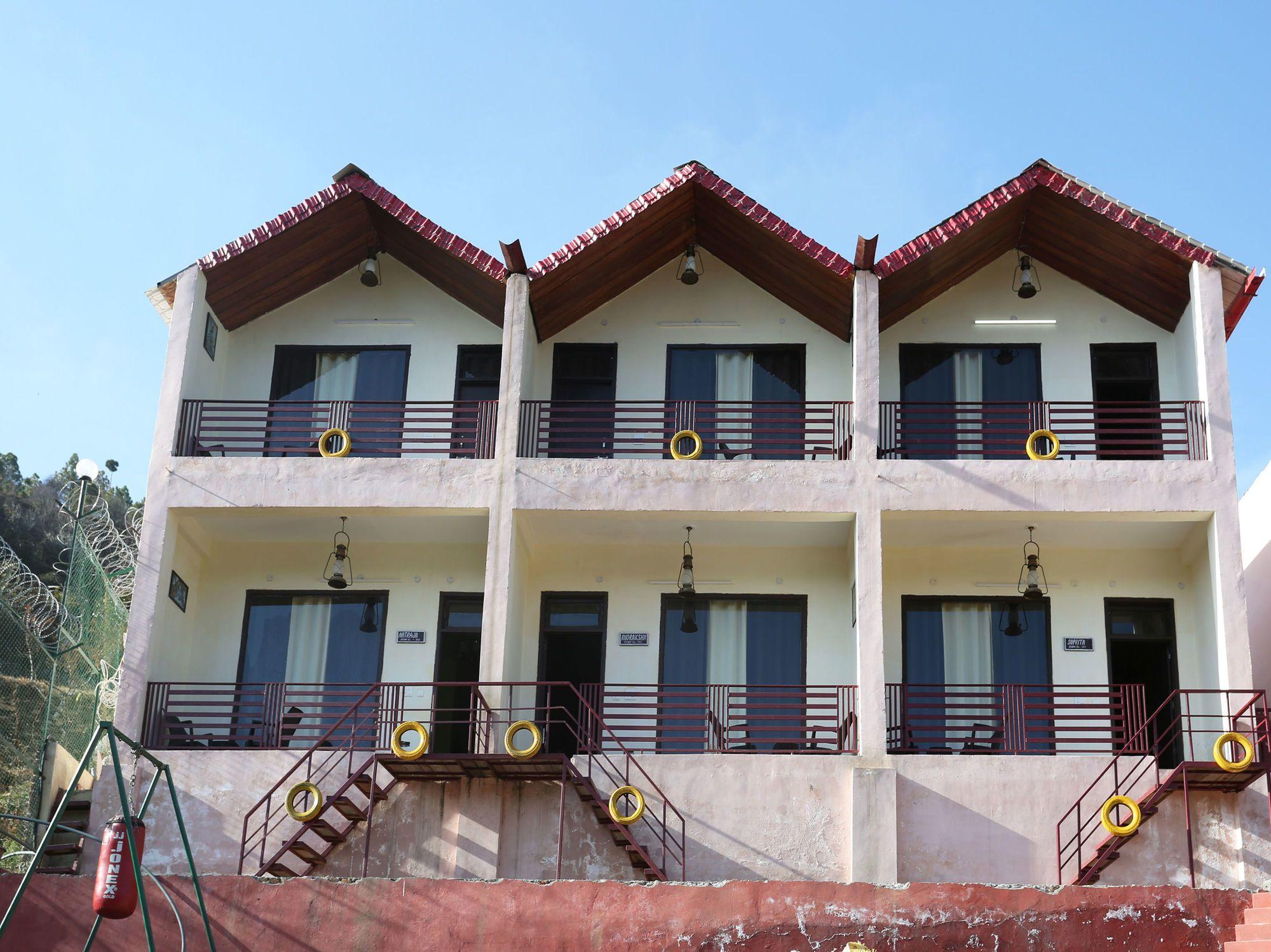 Vista da fachada OYO Home 12315 1BK Cottage Mukteshwar Thatasthu