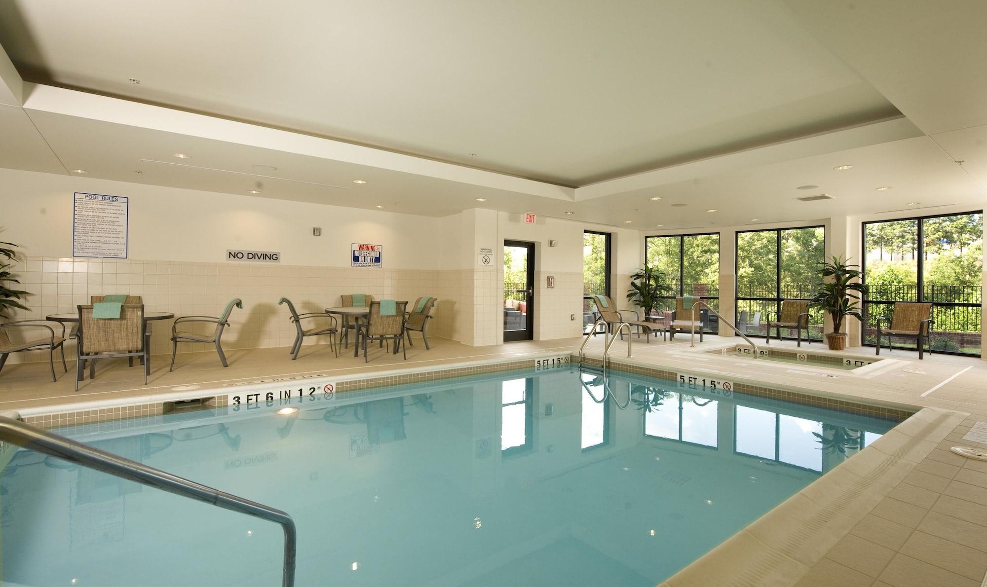 Vista Piscina Courtyard by Marriott Atlanta Buford Mall of Georgia