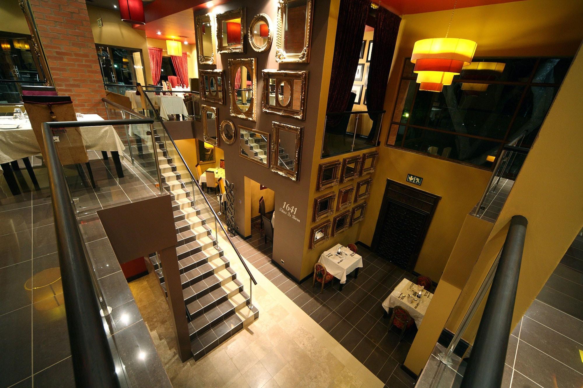 Vista Lobby Fusion Boutique Hotel