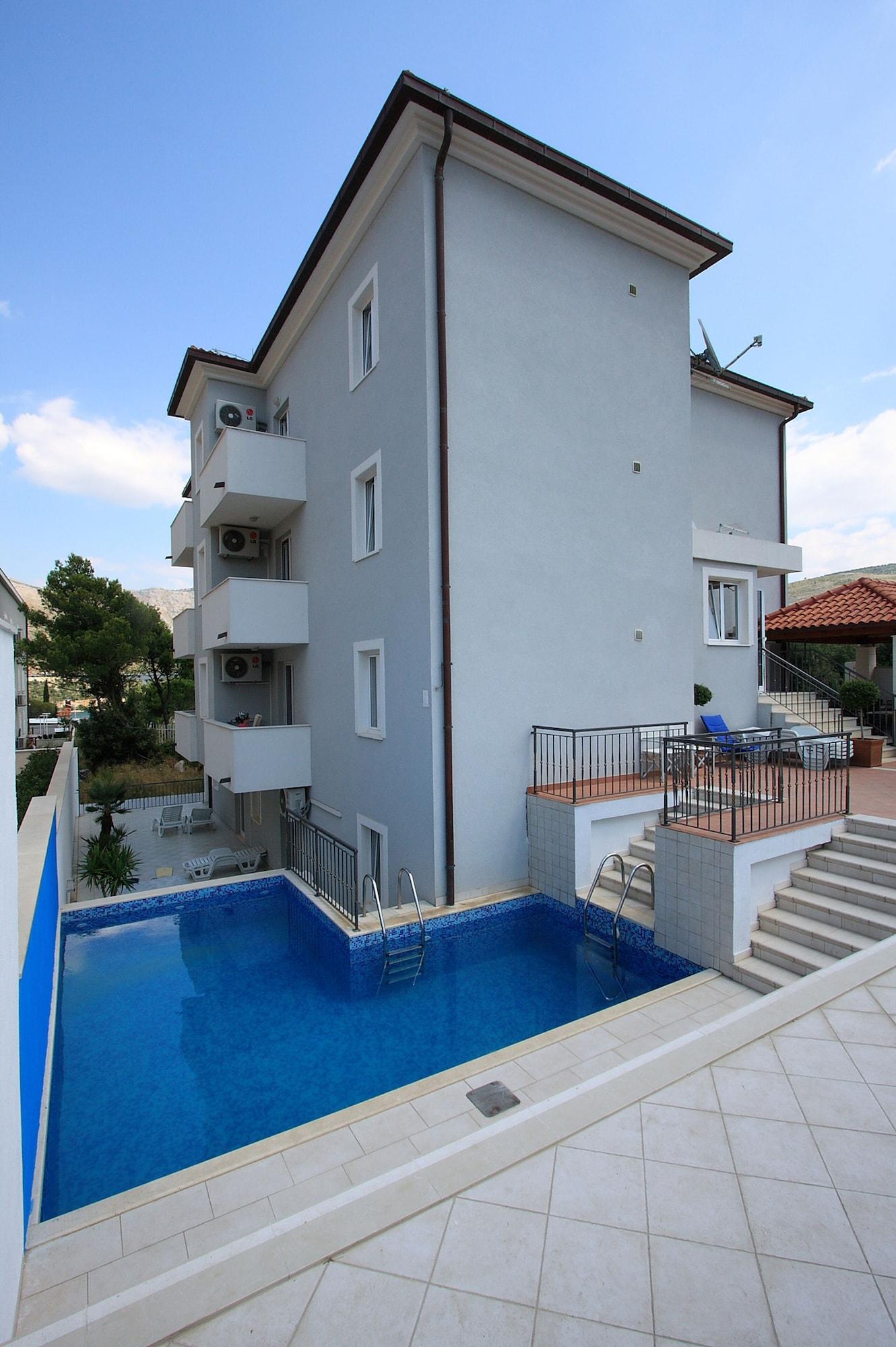 Vista Exterior Villa Erna