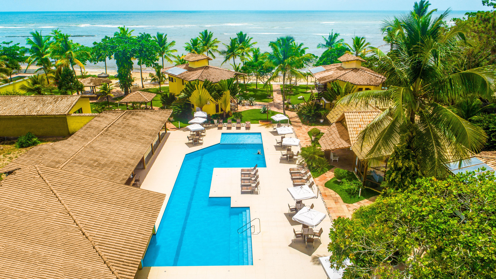 Vista da piscina Arraial Bangalô Praia Hotel