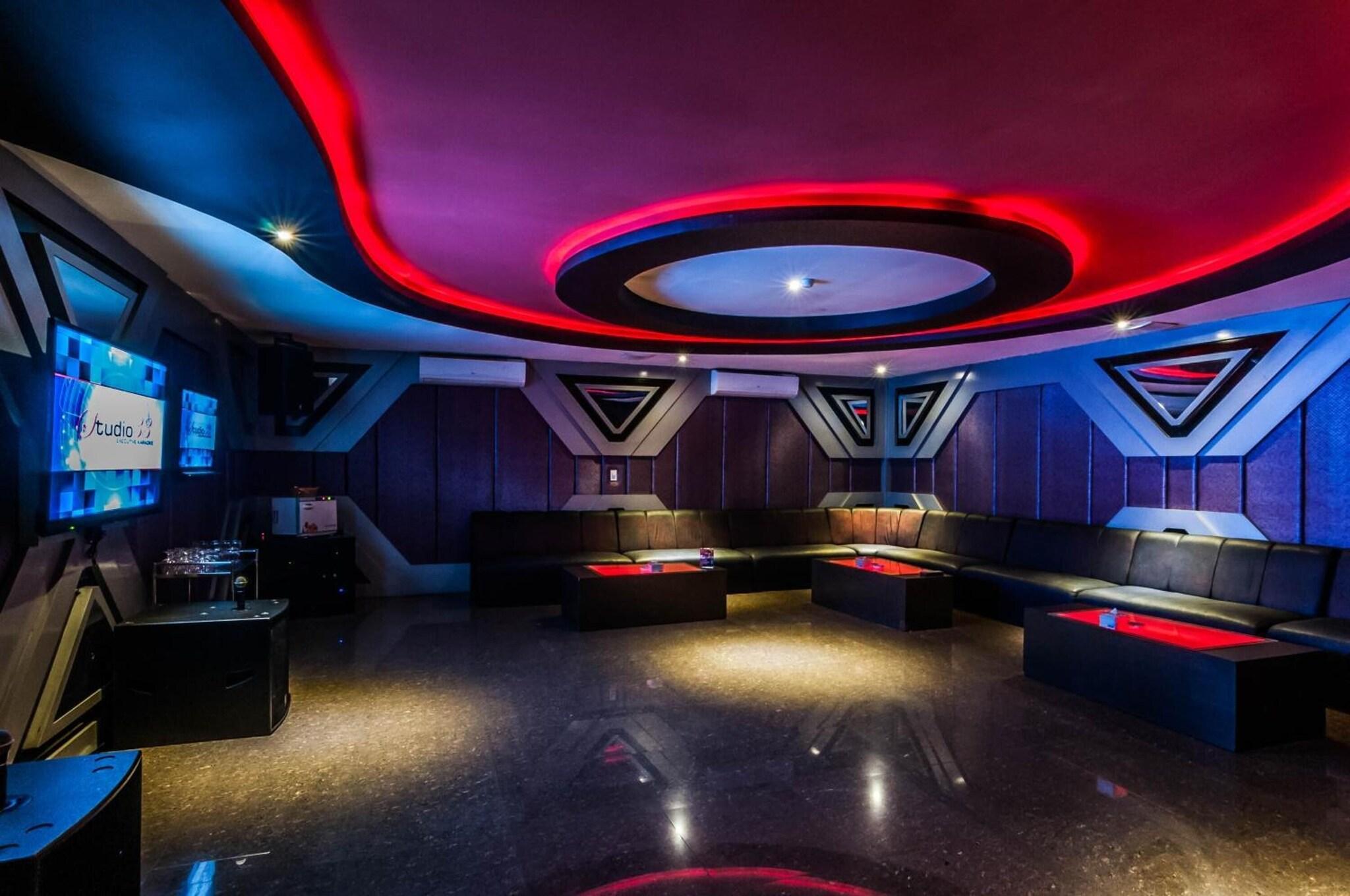 Bar/Salón Claro Kendari