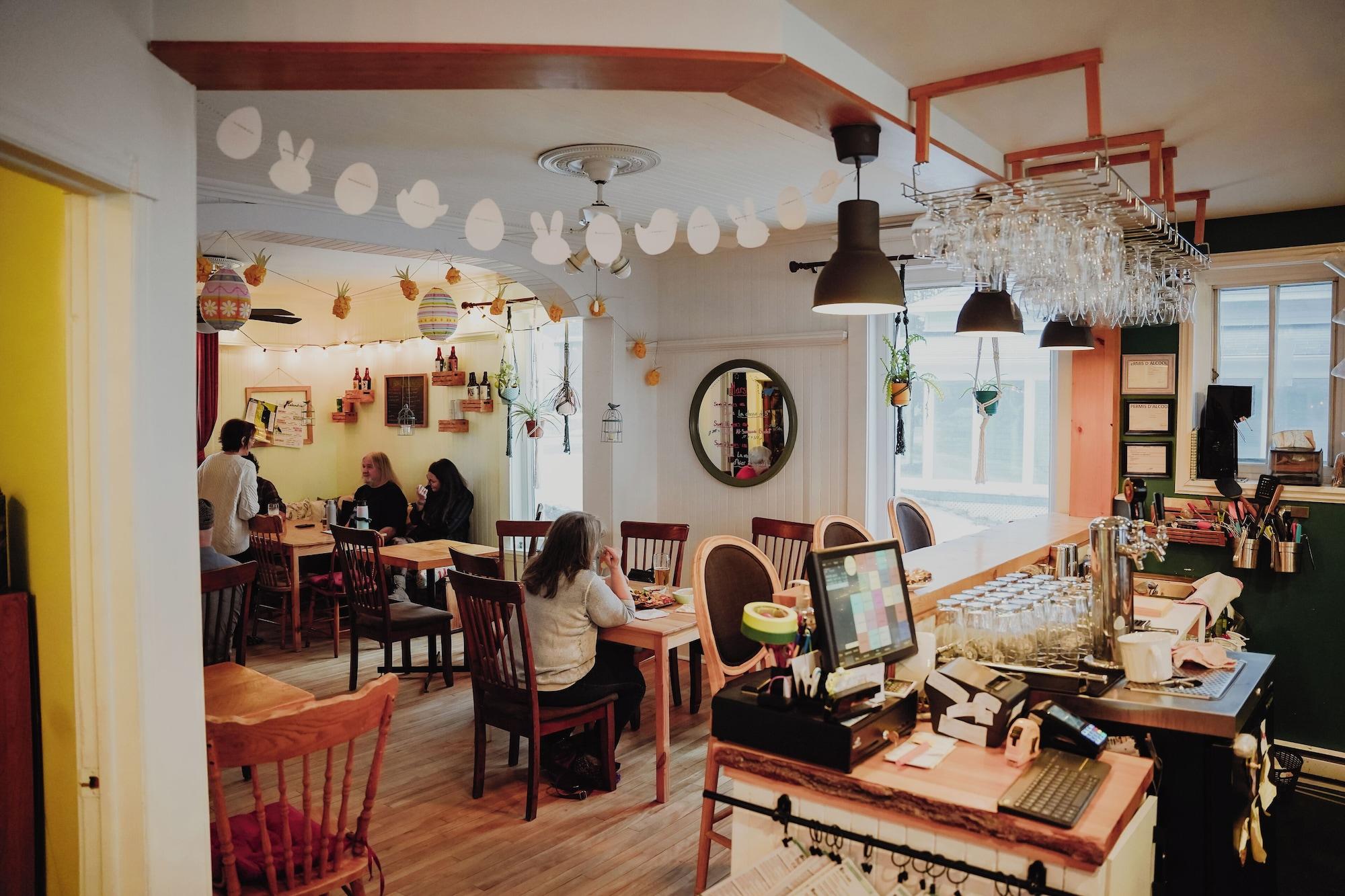 Bar/Salón Les Pinsons des Rives