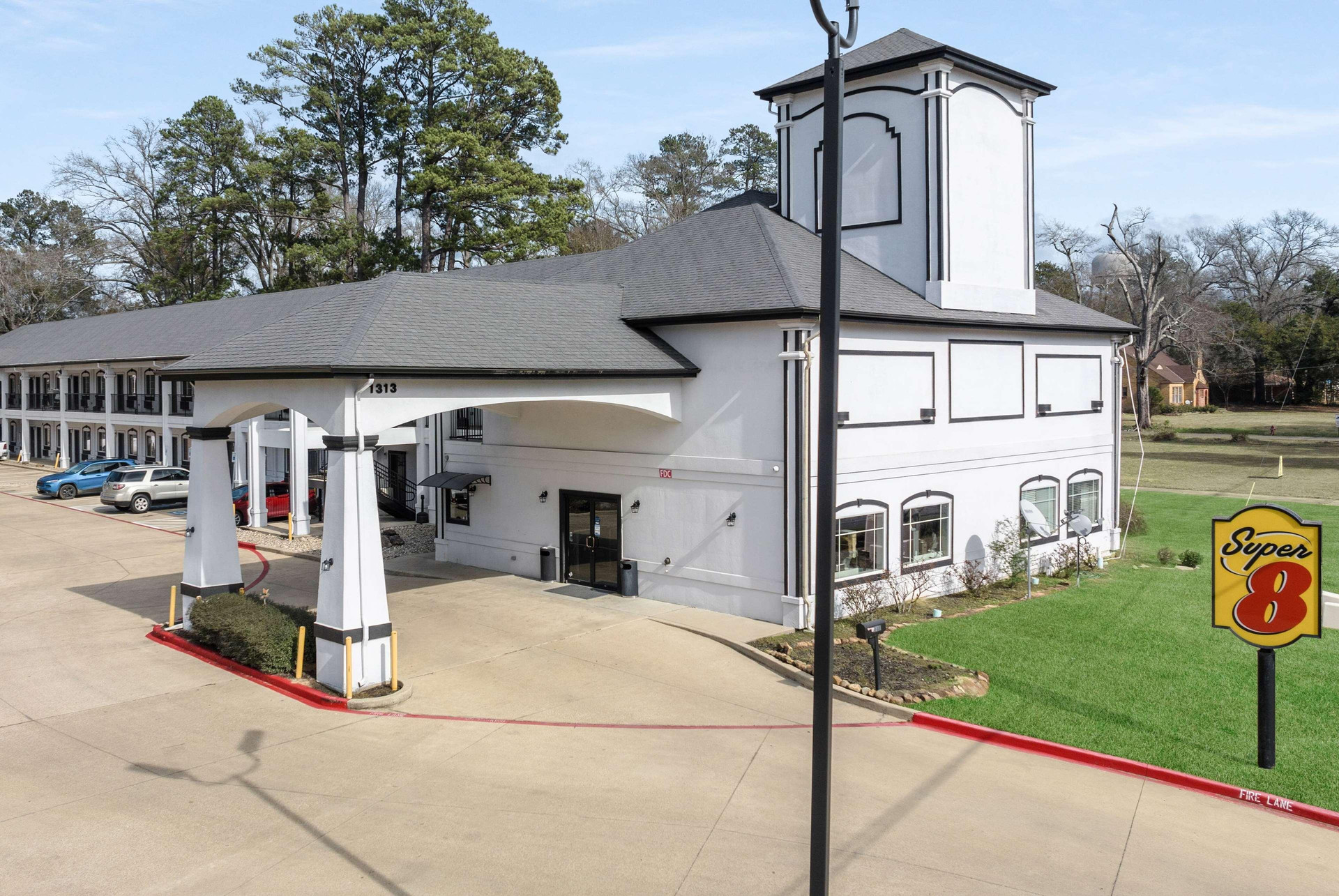 Vista Exterior Super 8 by Wyndham Mansfield LA
