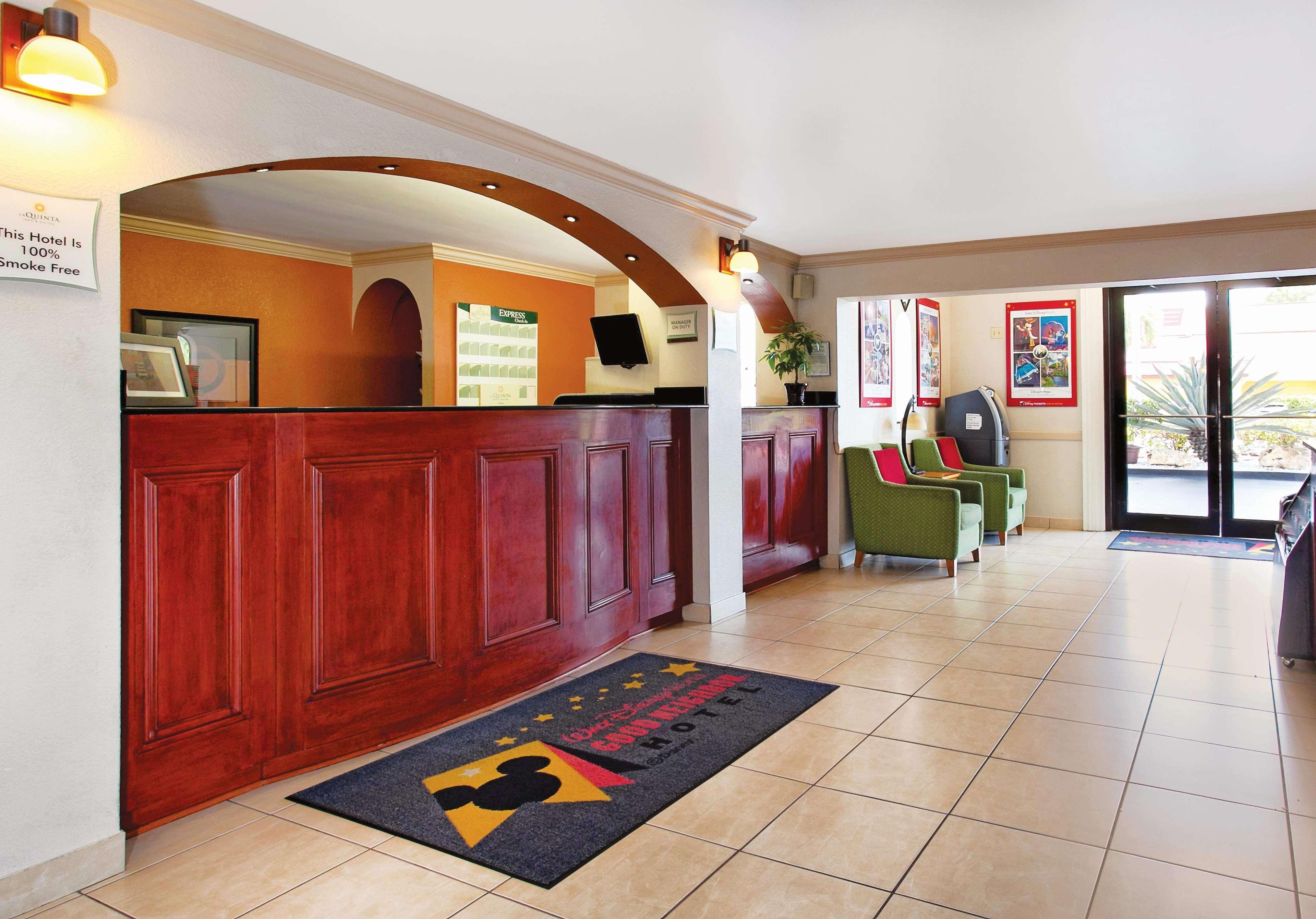 Vista Lobby La Quinta Inn by Wyndham Orlando International Drive North