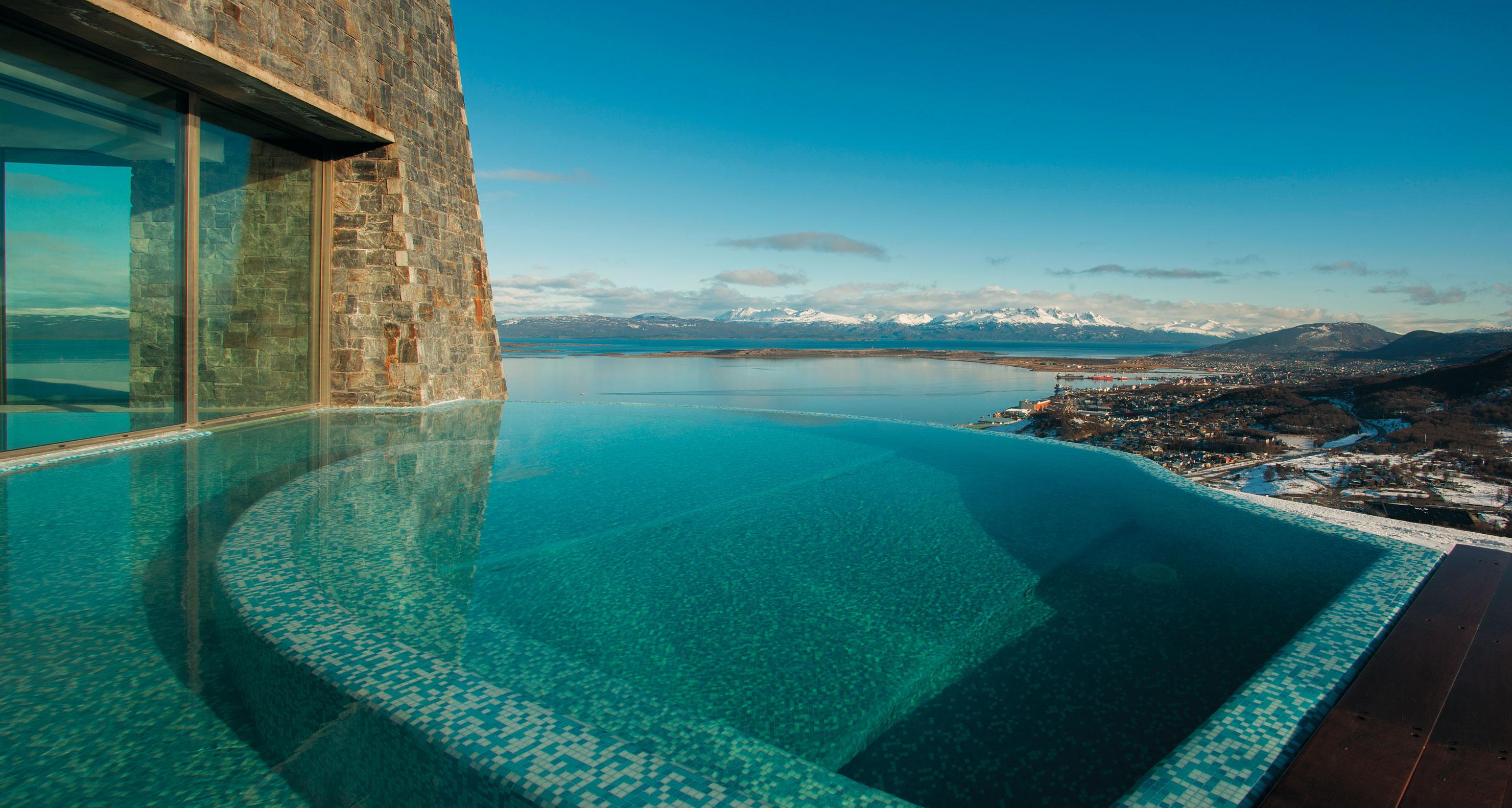 Vista Piscina Arakur Ushuaia Resort & Spa