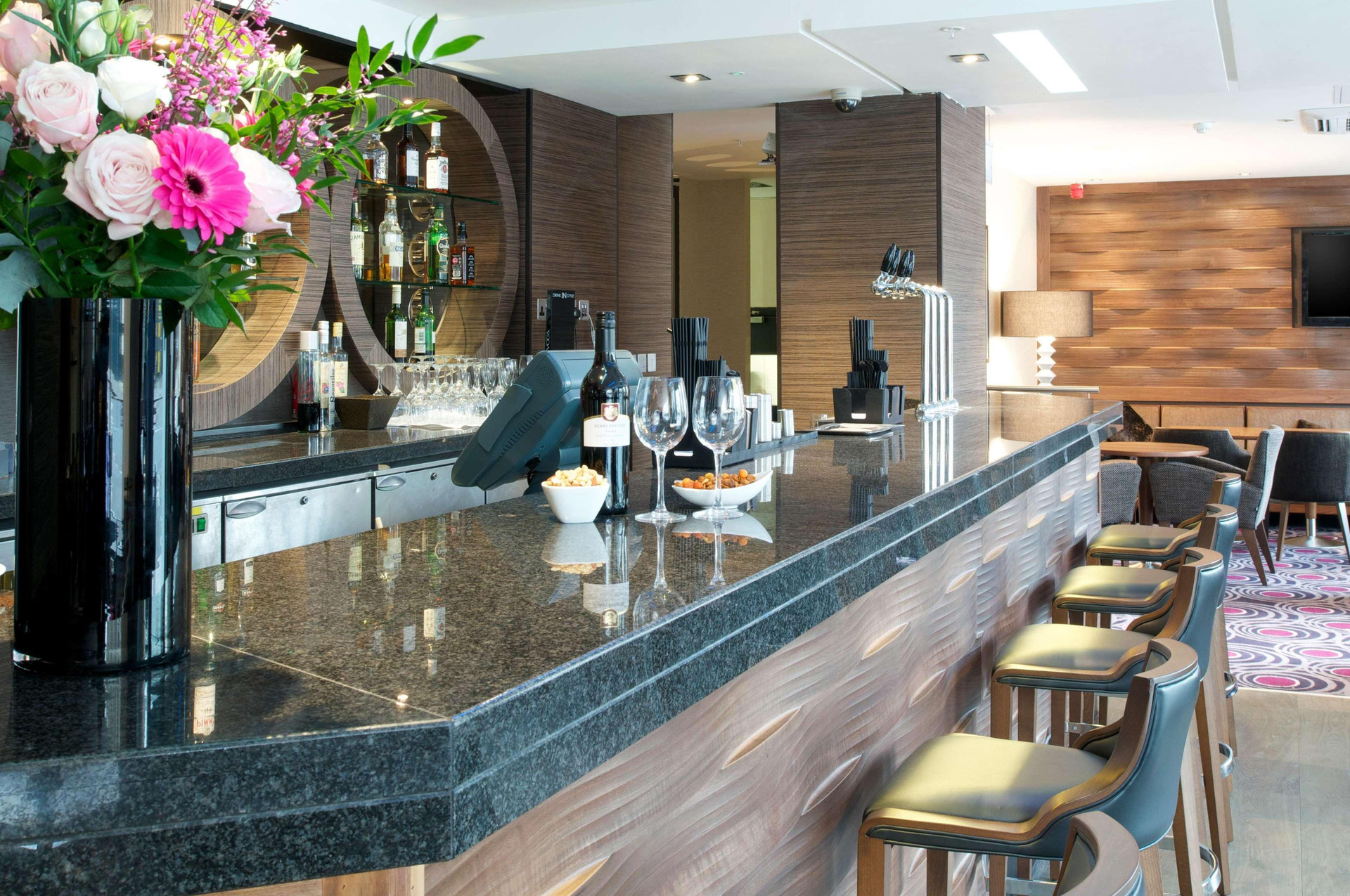 Bar/Salón DoubleTree by Hilton London Victoria