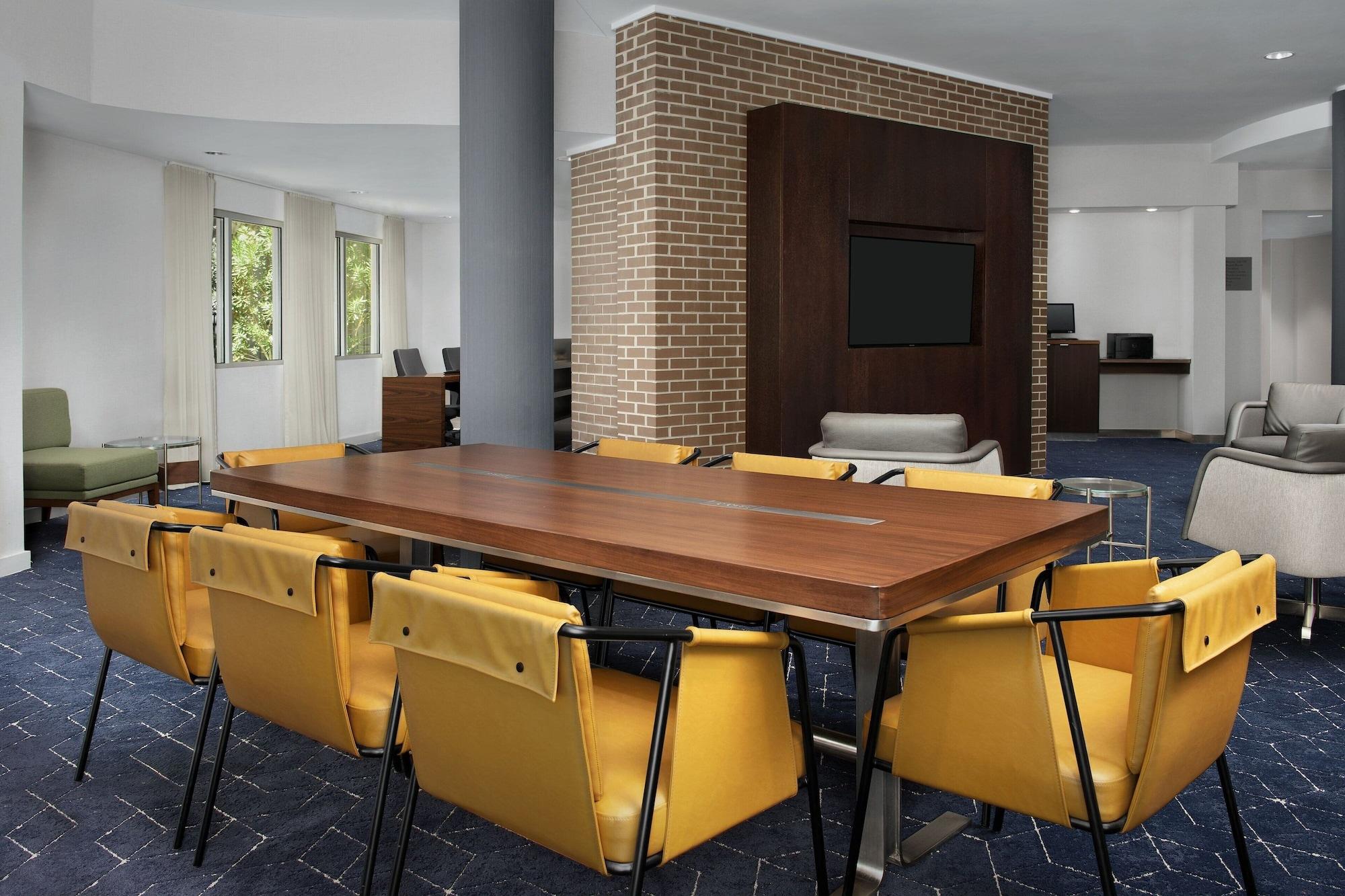 Vista Lobby Courtyard by Marriott Jacksonville Flagler Center