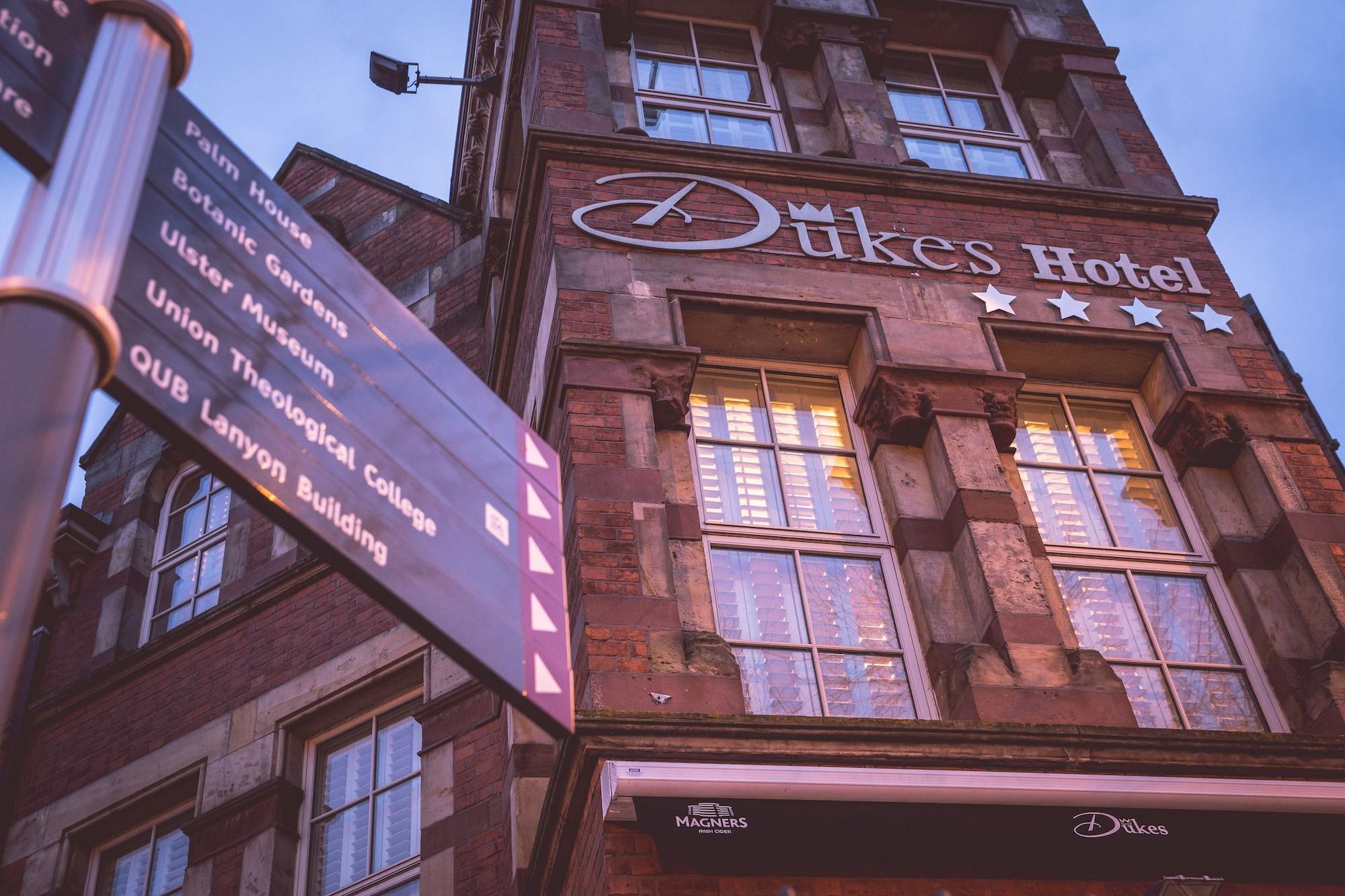 Vista Exterior Dukes at Queens Boutique Hotel