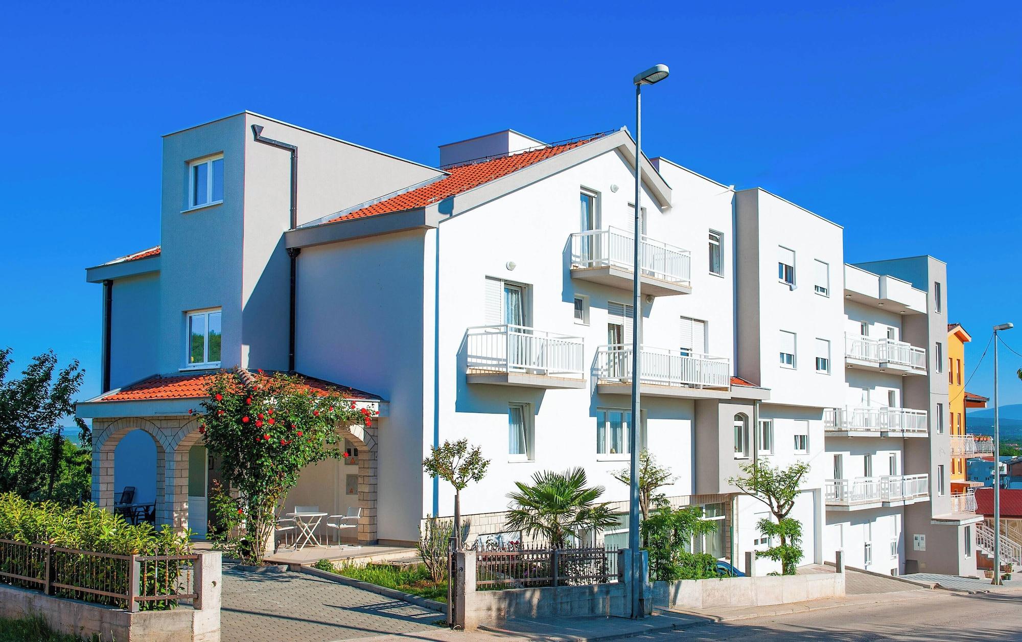 Varios Pension Silvia