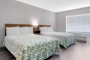 Alojamiento - HomeTowne Studios by Red Roof Tampa - Airport