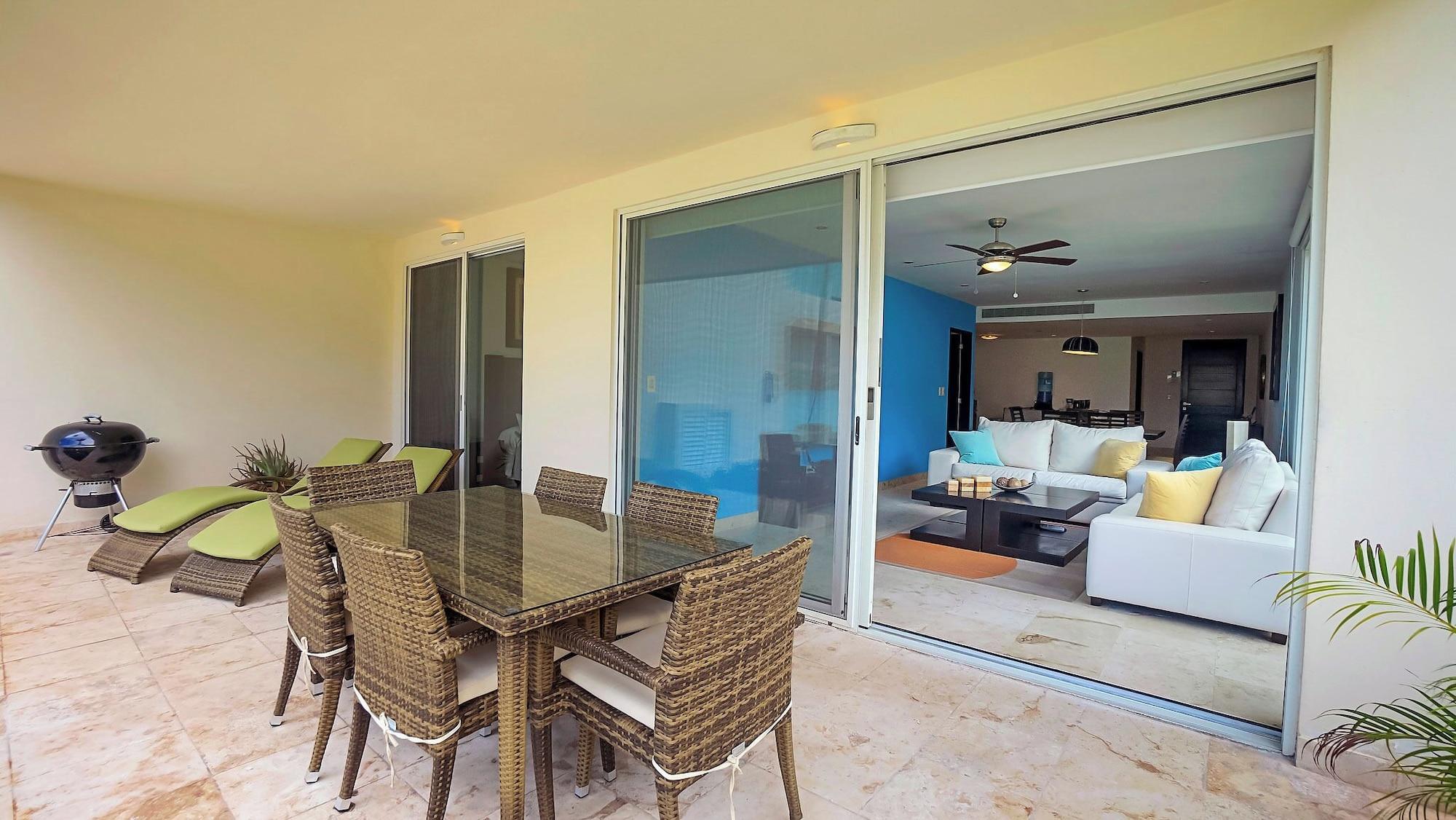 Habitación The Elements Oceanfront & Beachside Condo Hotel