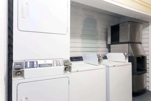Alojamiento - Days Inn by Wyndham Savannah Airport