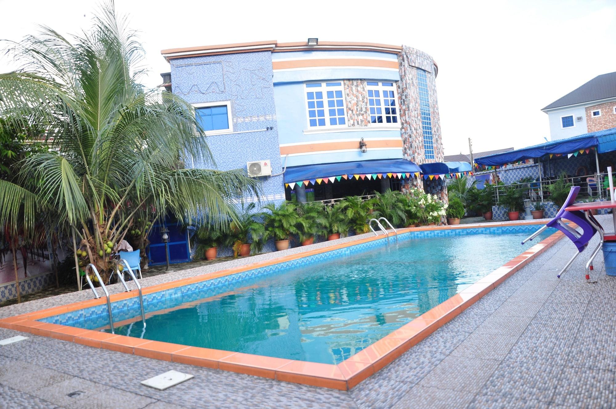 Vista Piscina Hotel Valerie Suites
