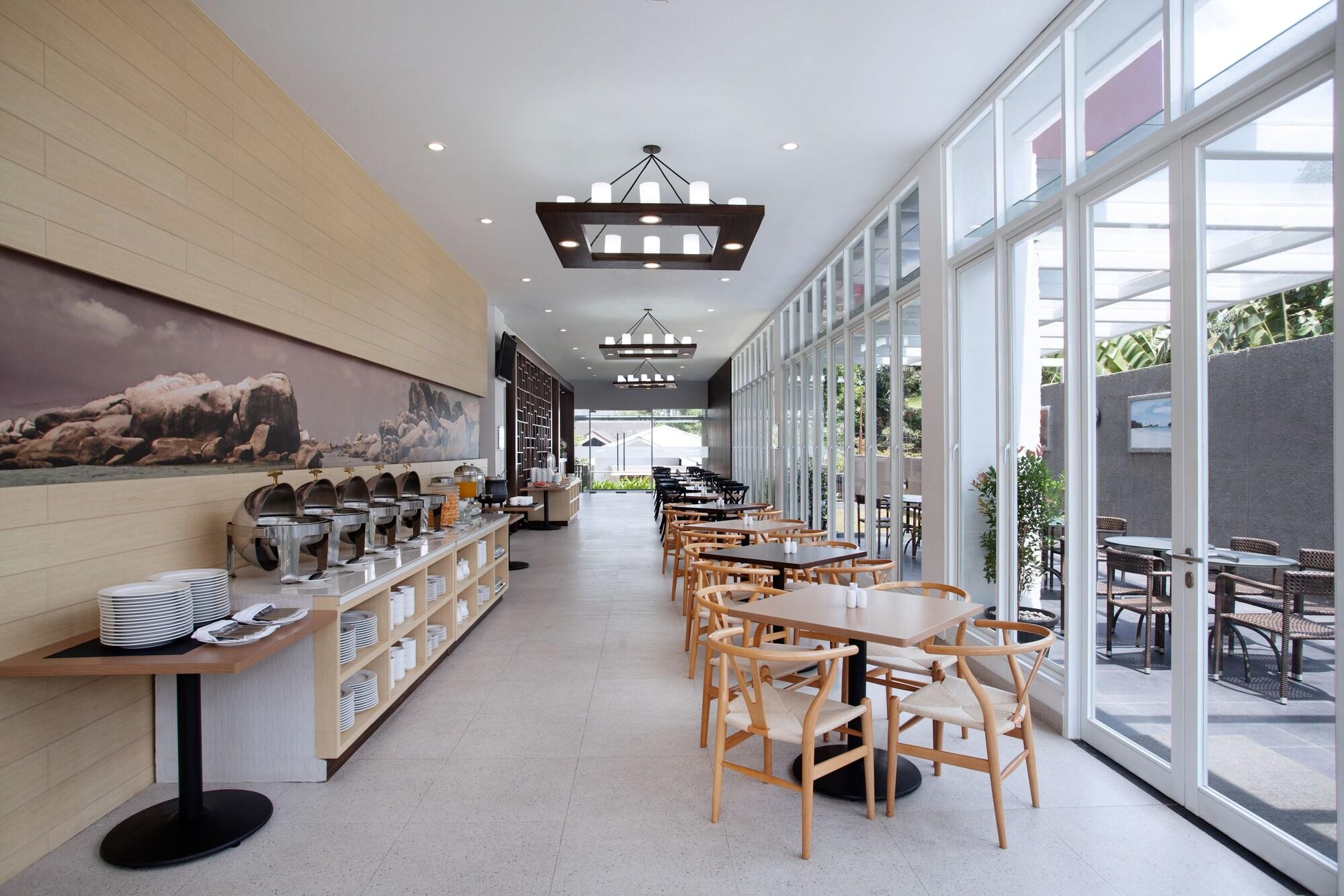 Restaurant DK Belstar Hotel Belitung