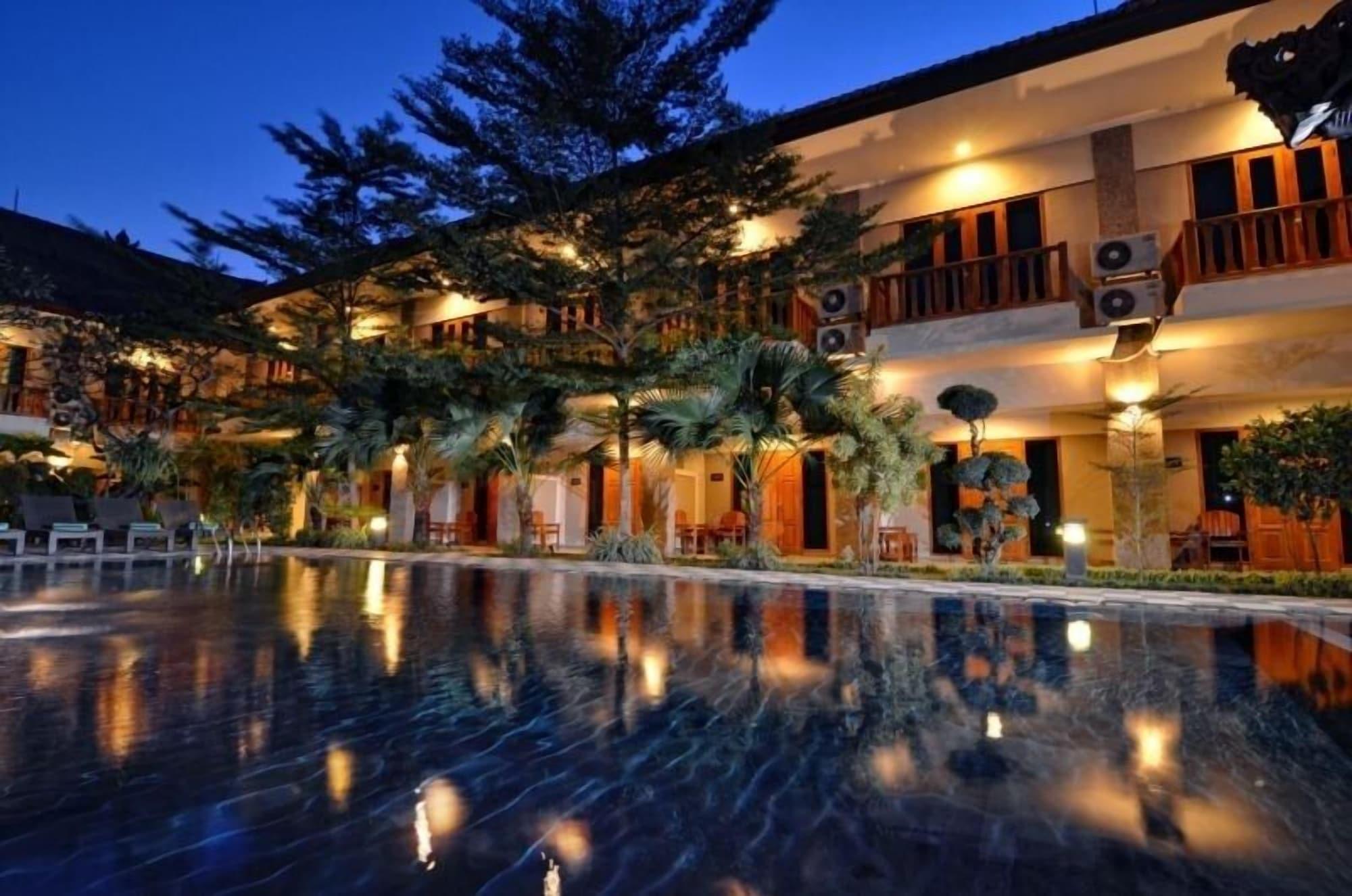 Vista Piscina Taman Rosani Hotel