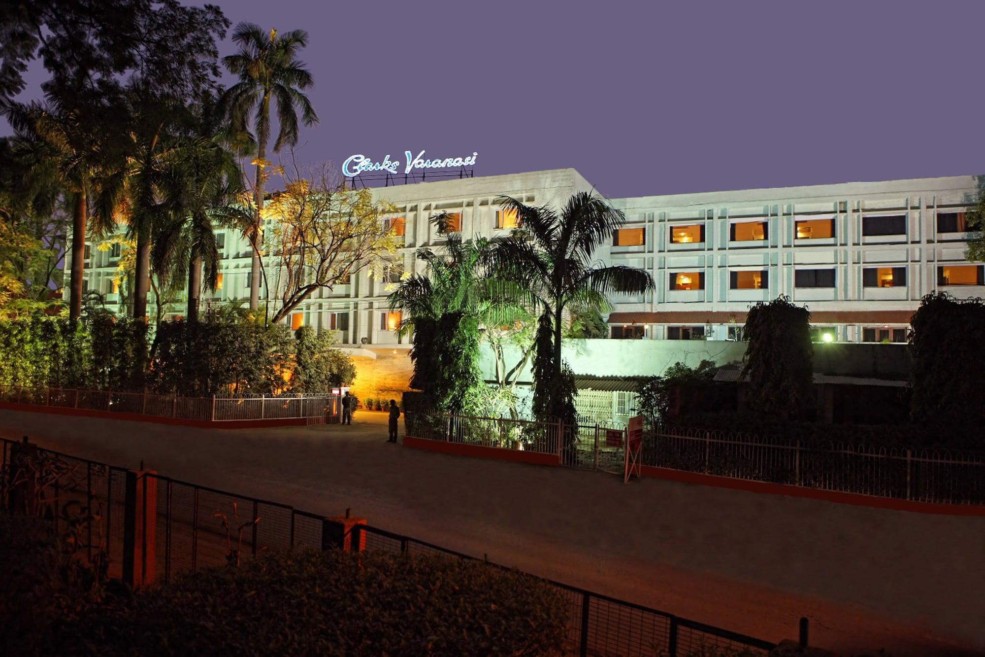 Vista Exterior Hotel Clarks