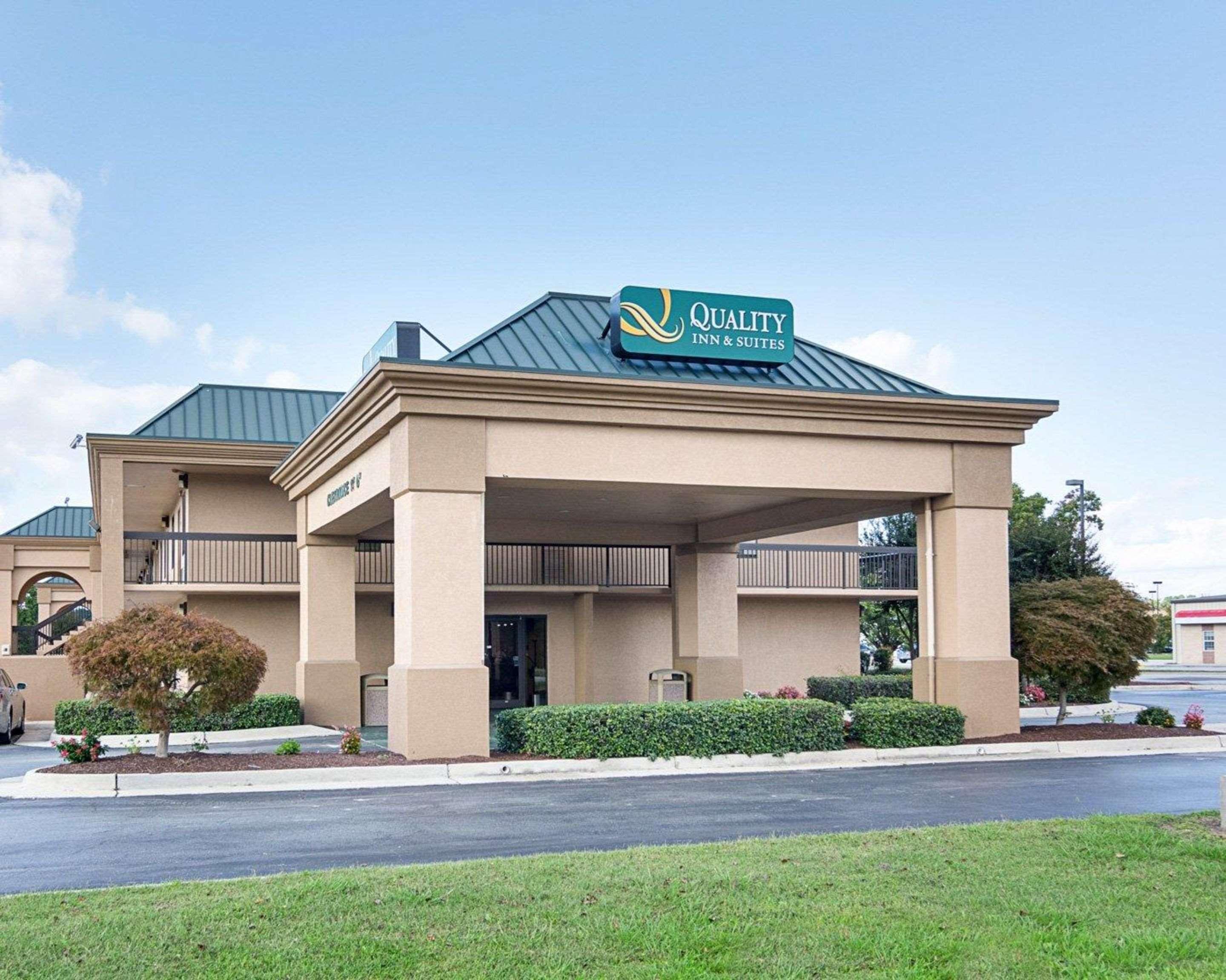 Vista Exterior Quality Inn & Suites Franklin