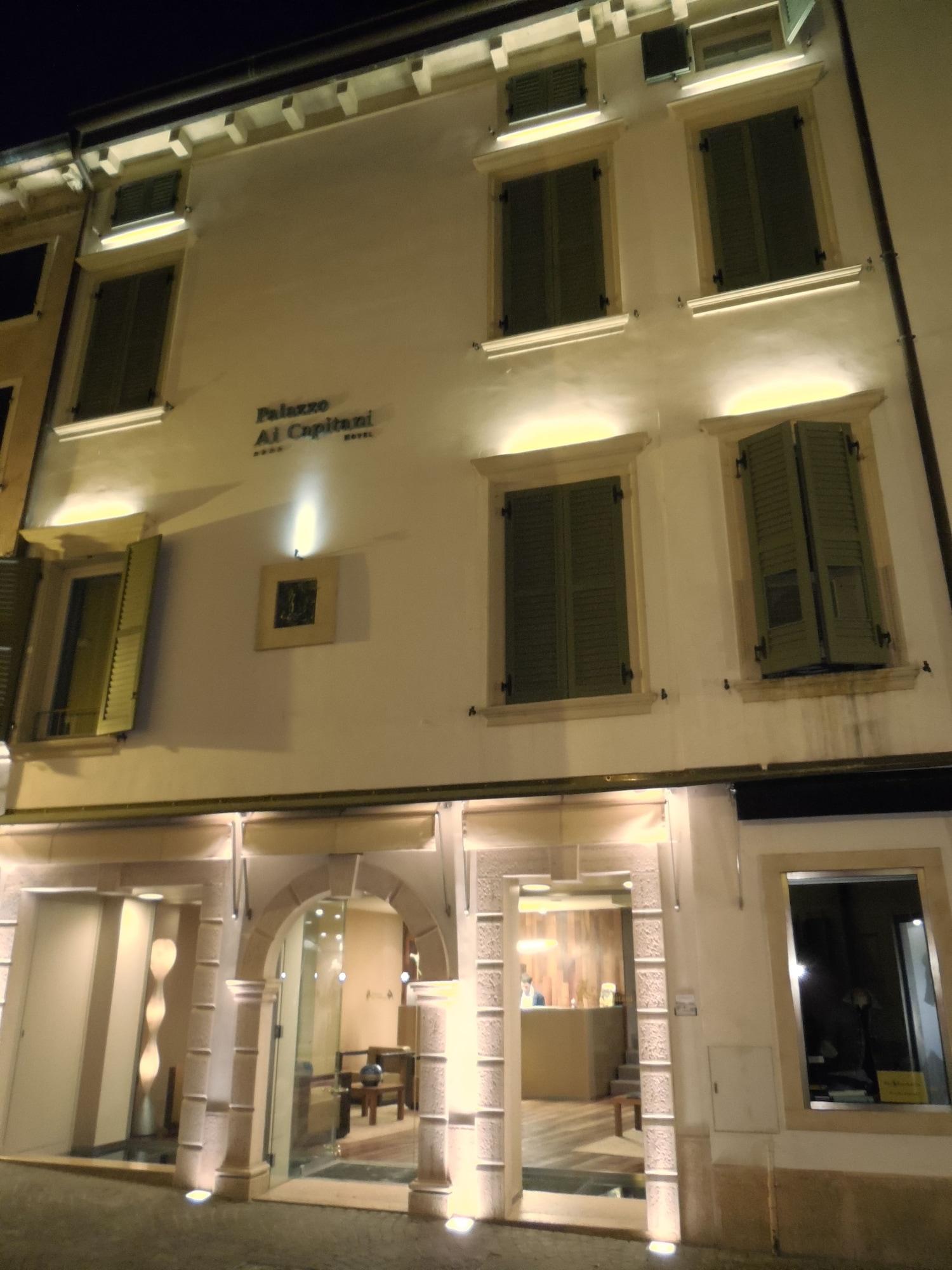 Vista Exterior Palazzo Ai Capitani