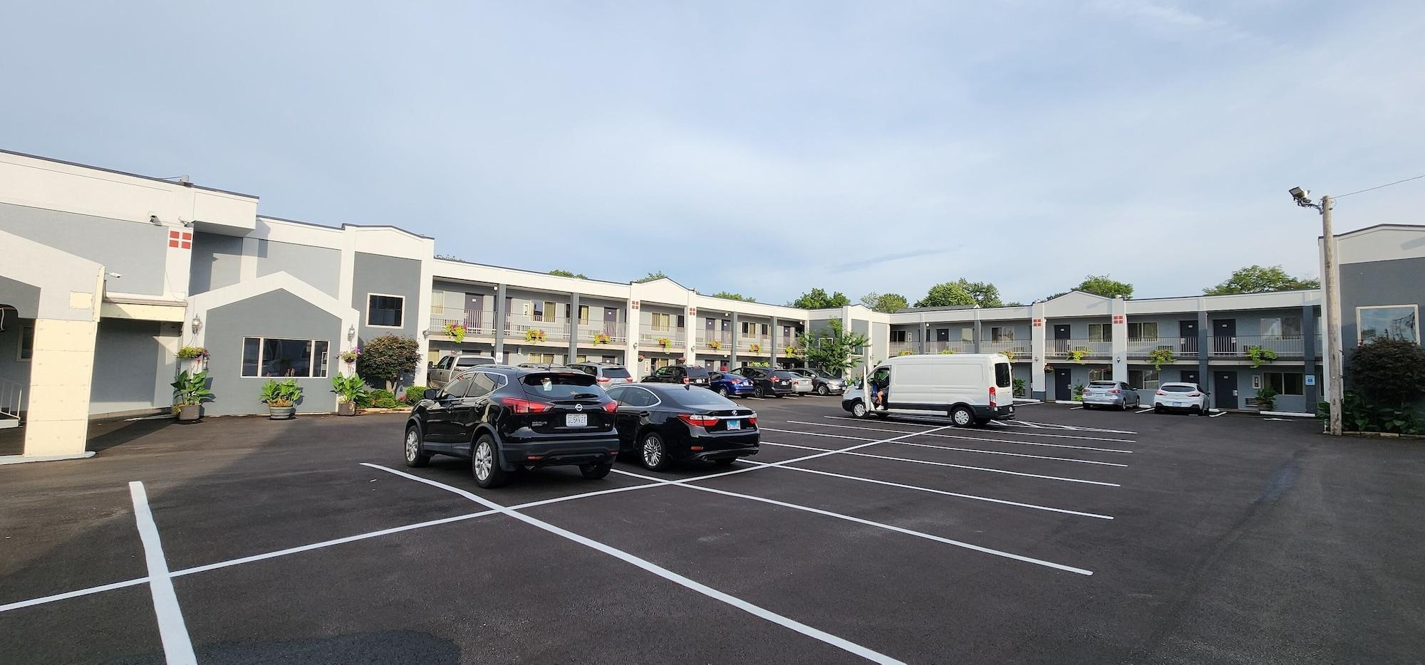Varios Super 8 by Wyndham Belleville St. Louis Area