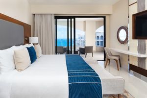 Alojamiento - Exclusive Luxury Oceanfront Resort 
Expansive 2 Bedroom Suite for the New Year!