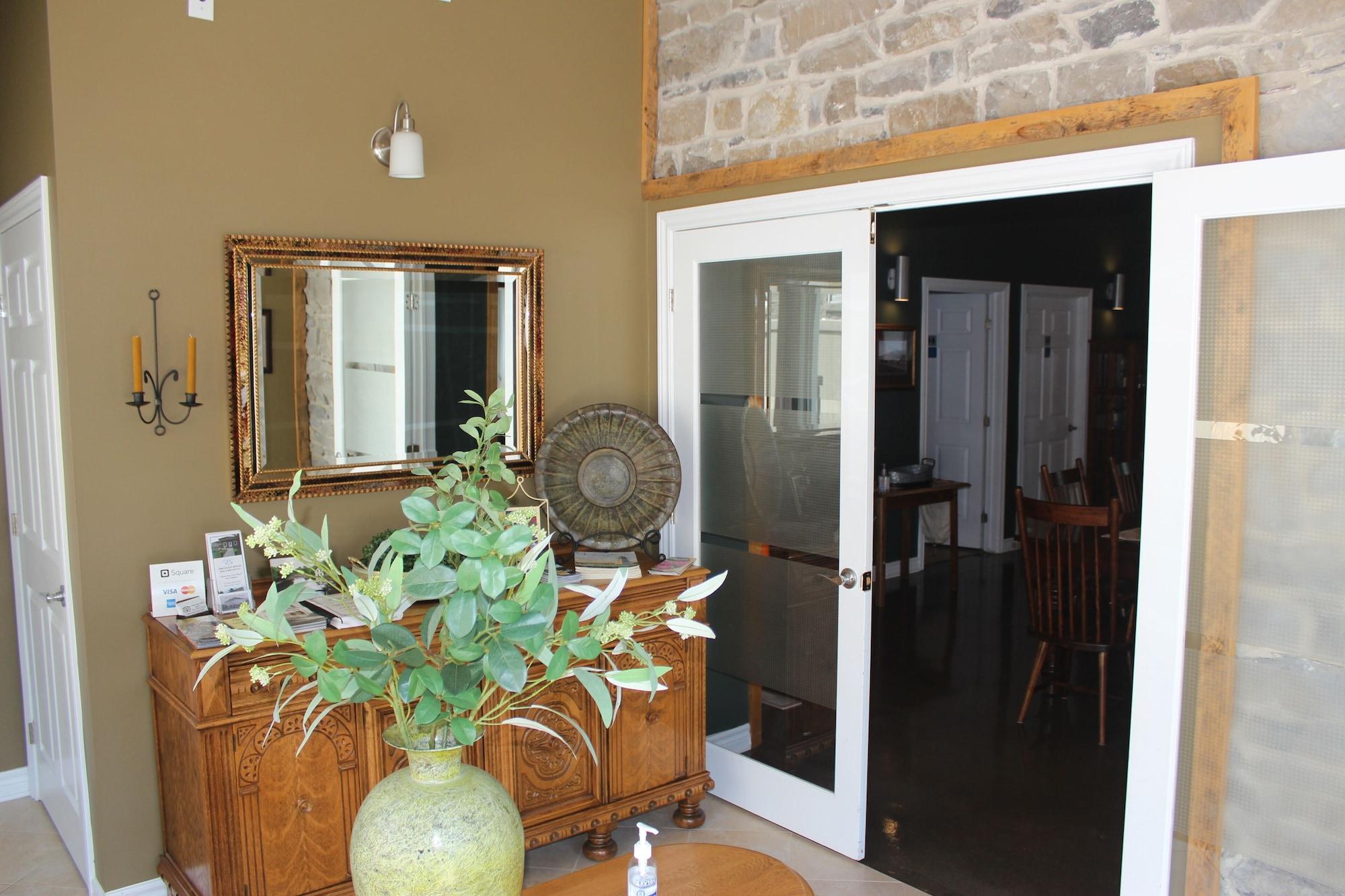 Vista Lobby 1840 Guest House