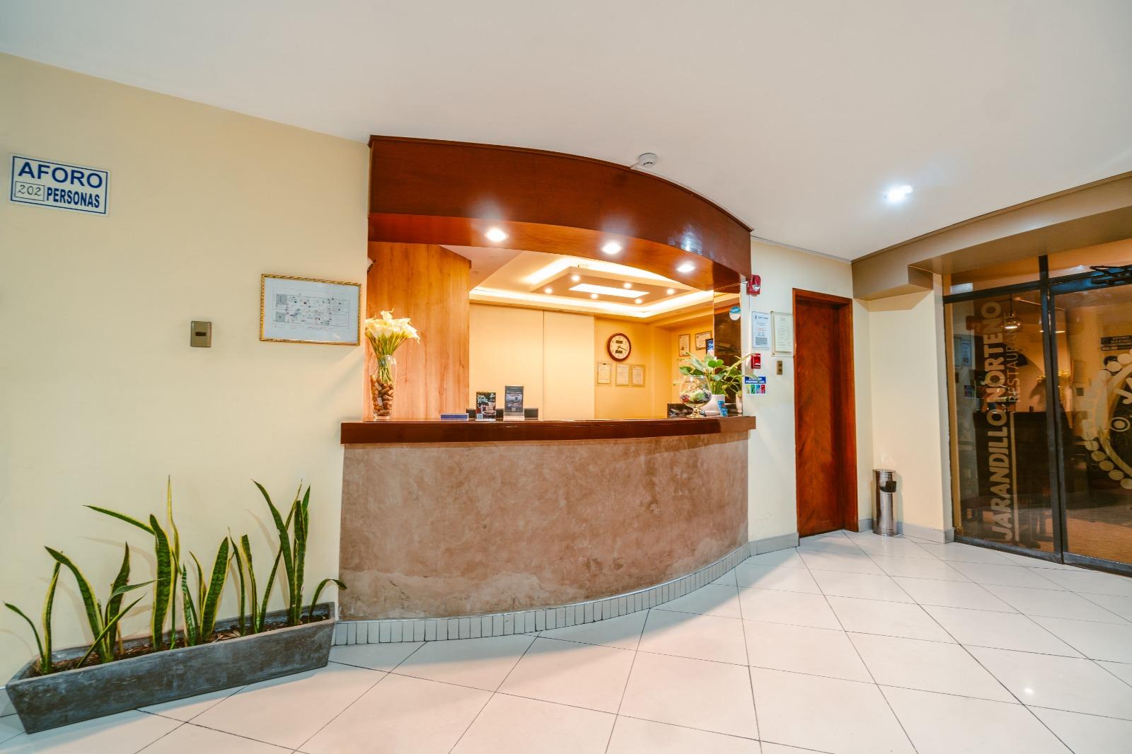 Vista Lobby Cesar's Hotel La Merced