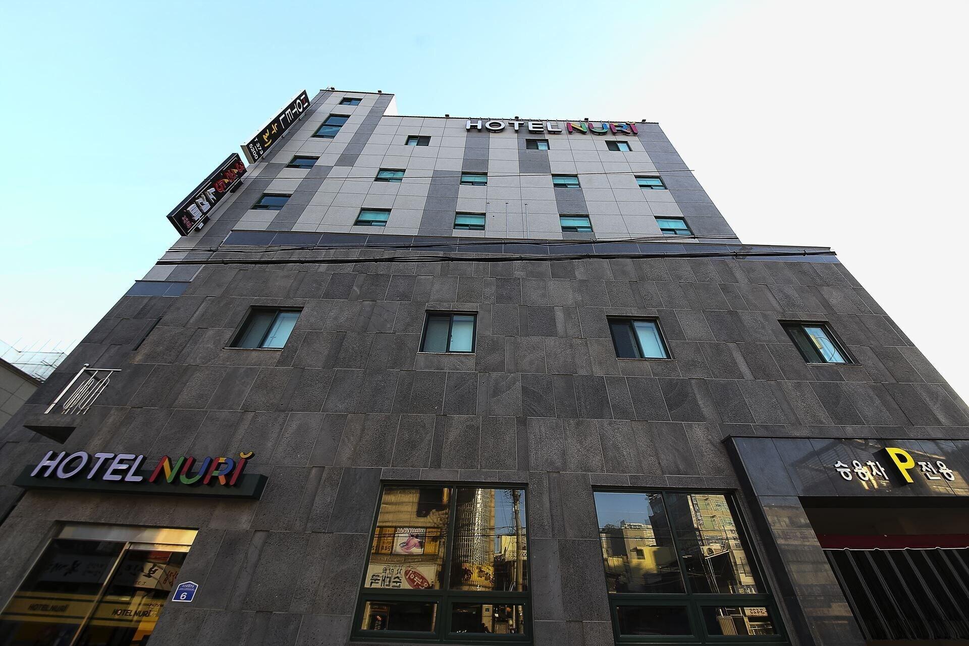 Vista Exterior Hotel Nuri